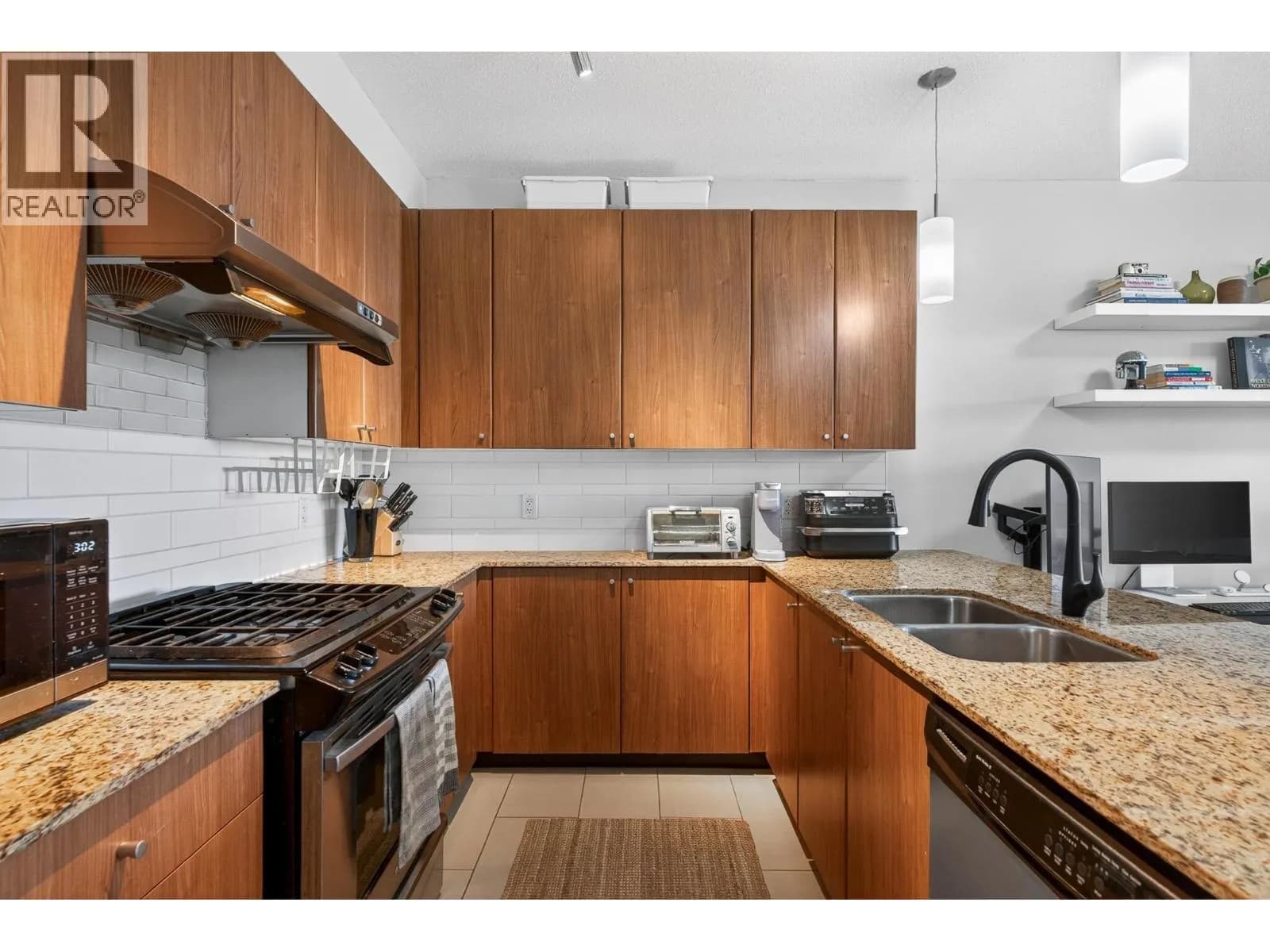 #1401 280 ROSS DRIVE, New Westminster, BC photo 4