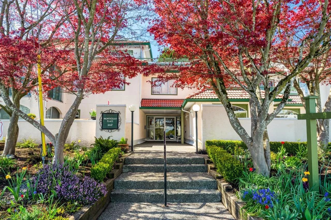1447 BEST STREET, White Rock