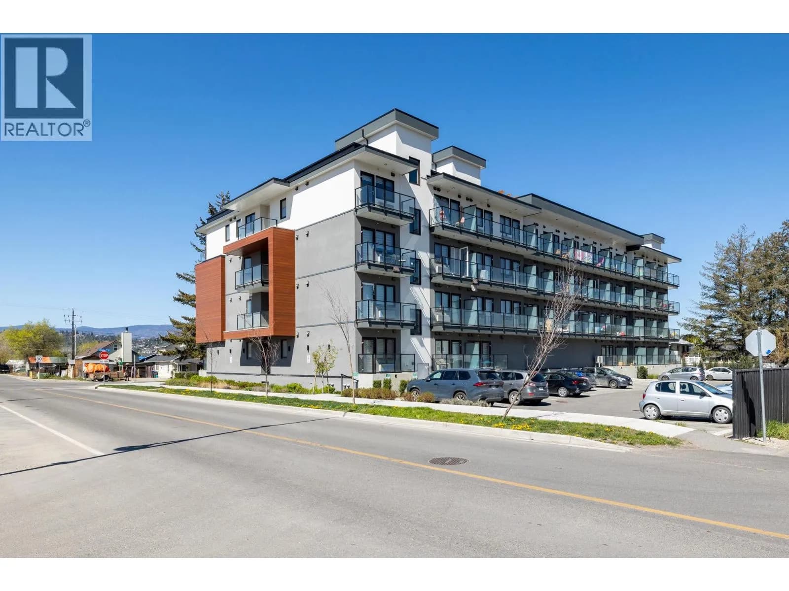 #218 345 Dougall Road N, Kelowna, BC photo 1