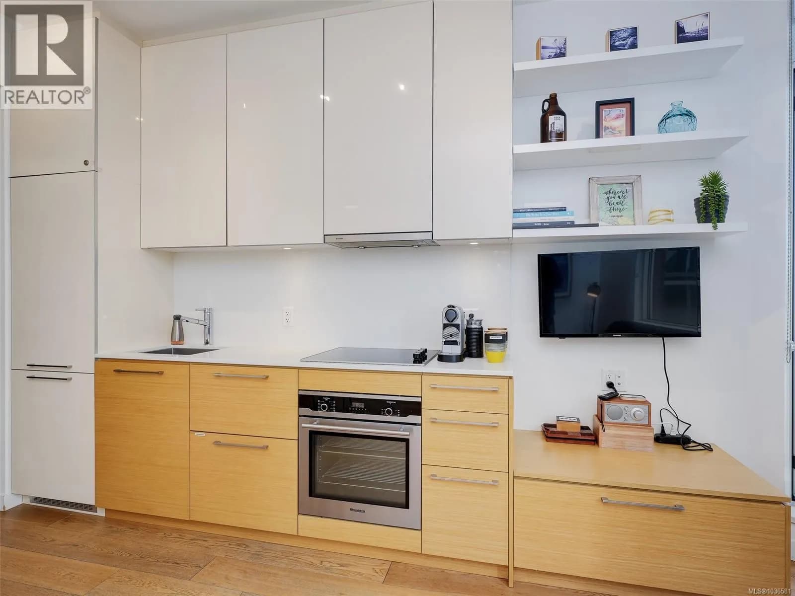 #210 456 Pandora Ave, Victoria, BC photo 2