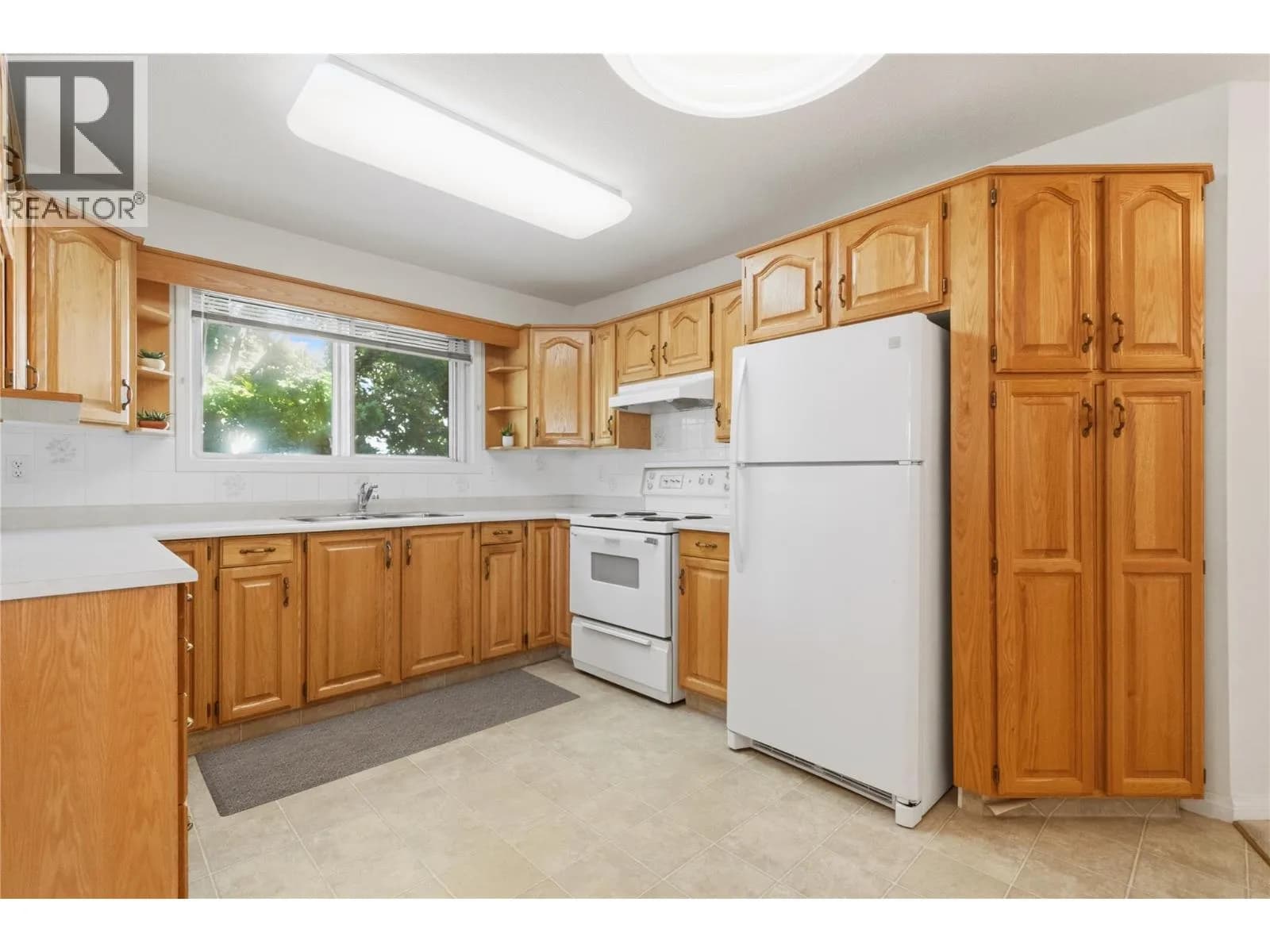 #102 1055 Lawrence Avenue, Kelowna, BC photo 5