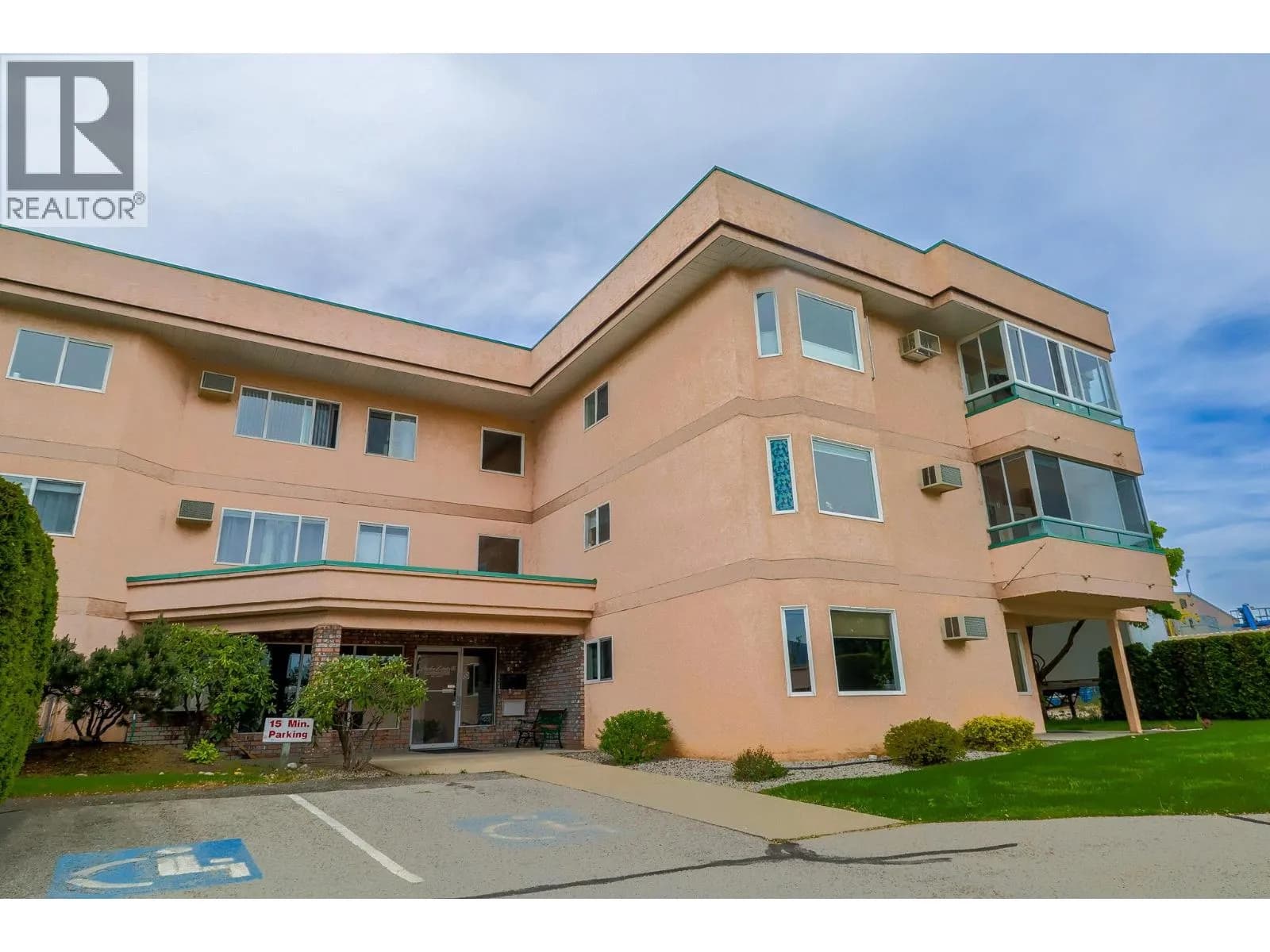 #208 8907 Pineo Court, Summerland, BC photo 3