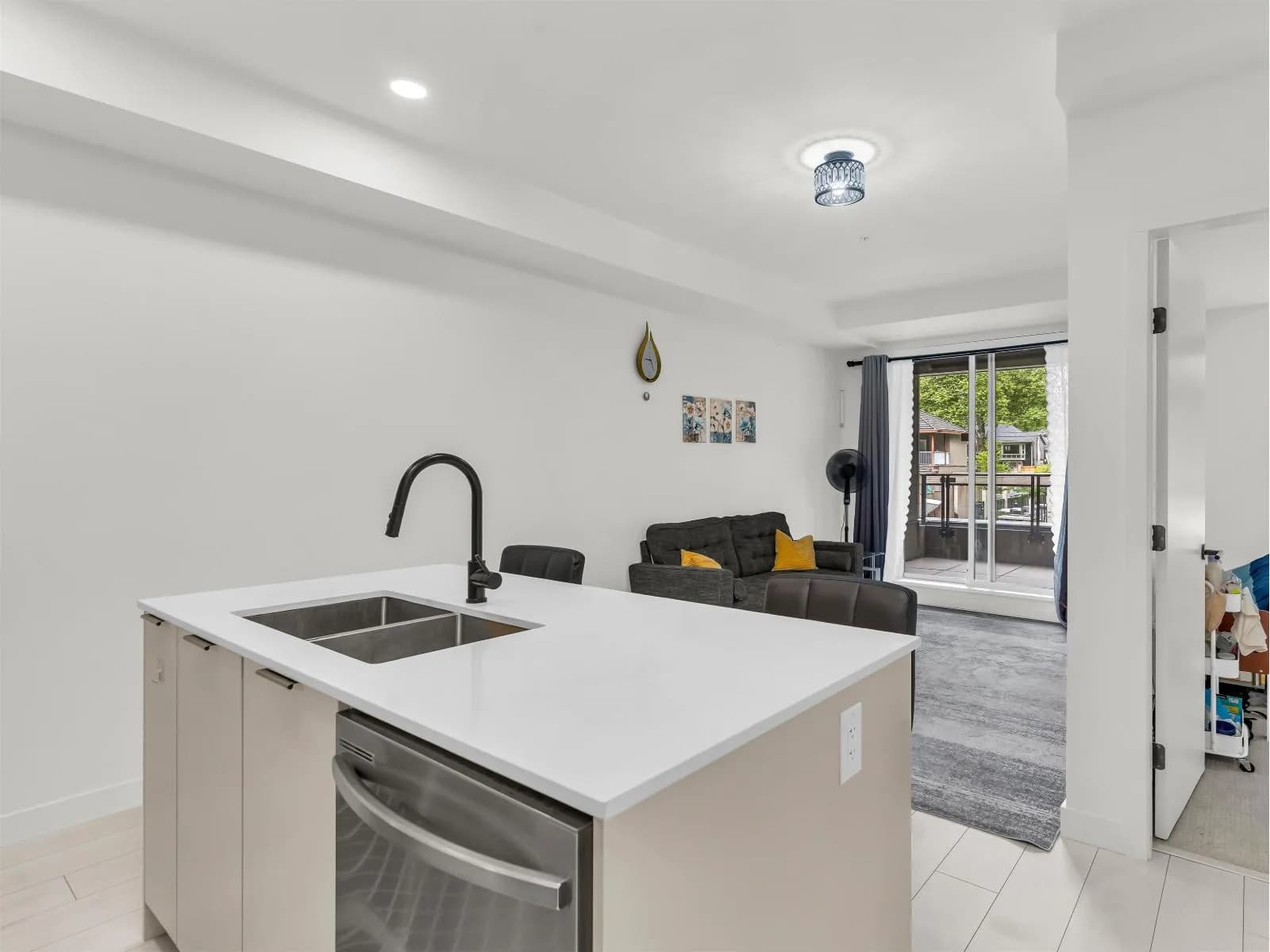 #204 13439 94A AVENUE, Surrey, BC photo 3