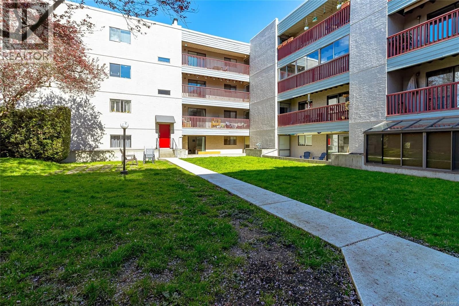 3255 Glasgow Ave, Saanich