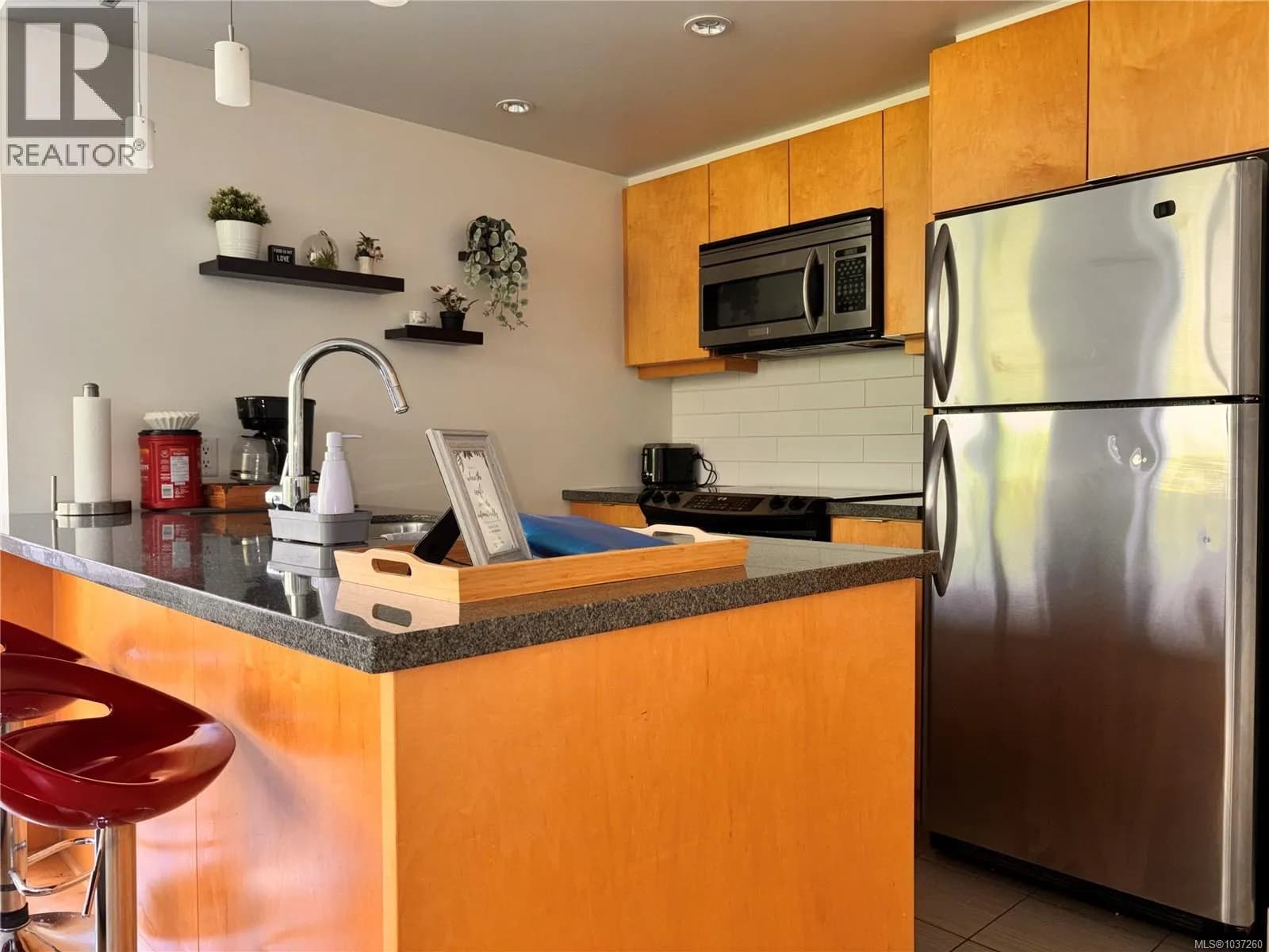 #208 760 Johnson St, Victoria, BC photo 5