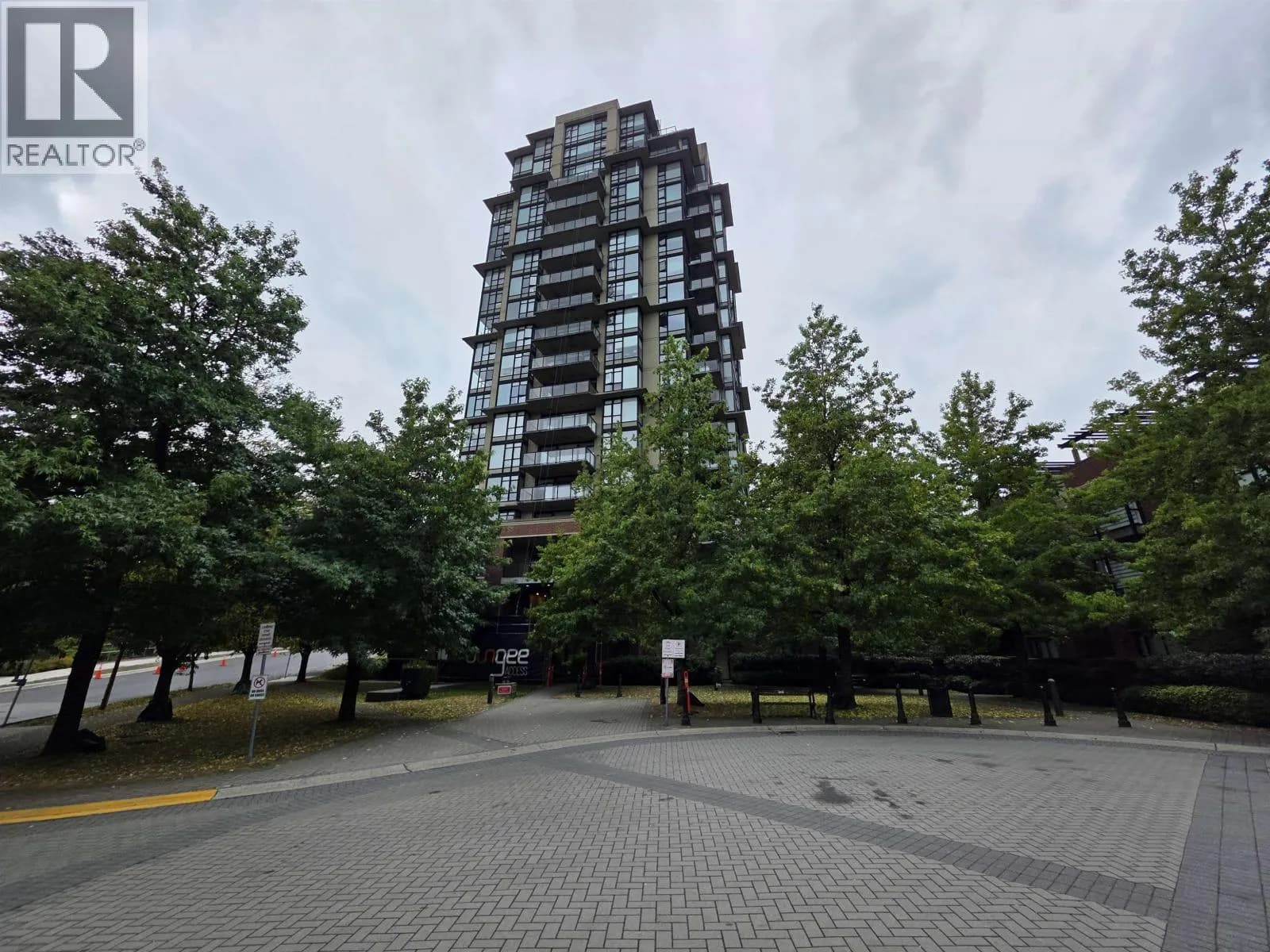 11 E ROYAL AVENUE, New Westminster
