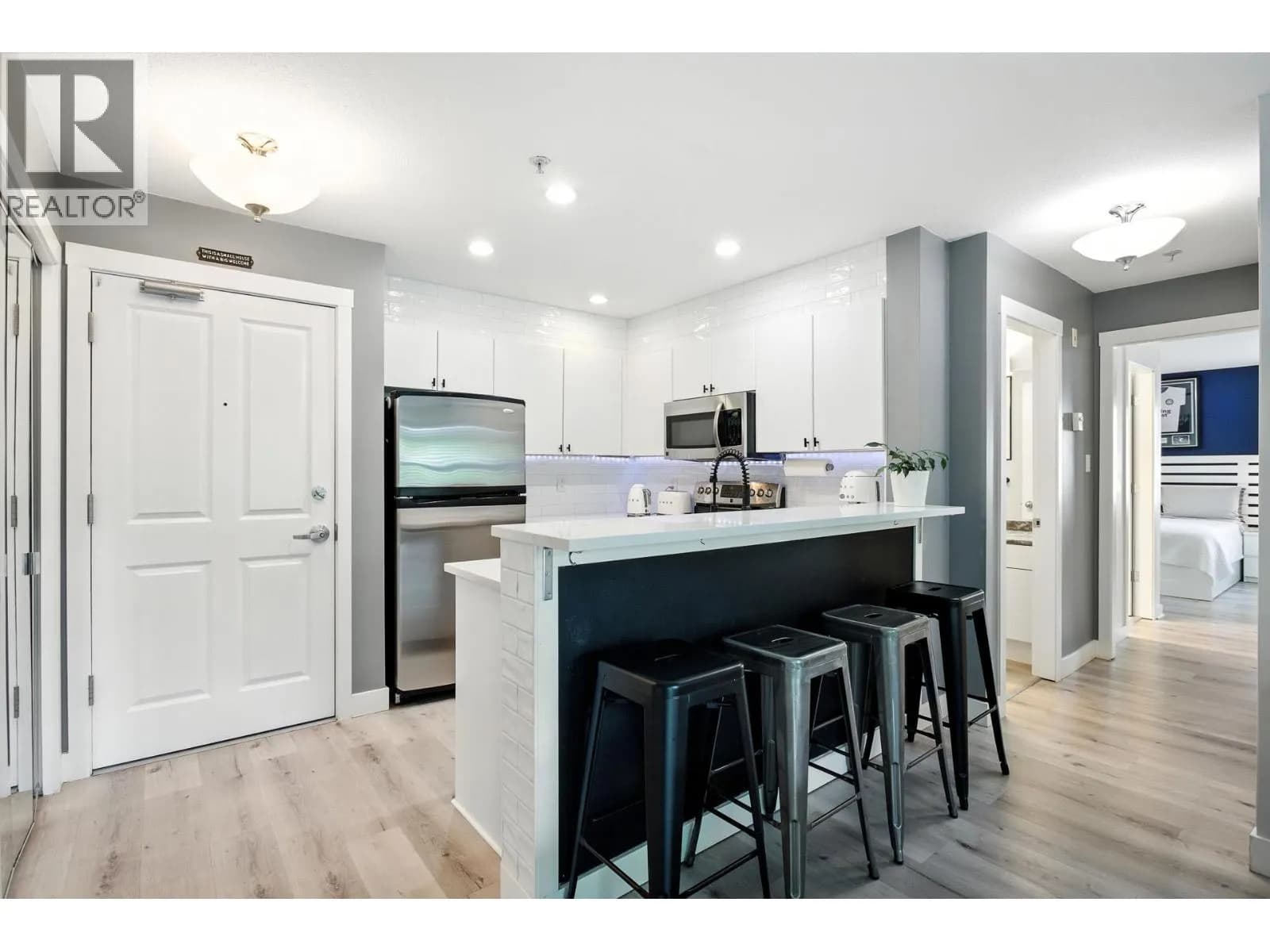 #404 225 NEWPORT DRIVE, Port Moody, BC photo 3