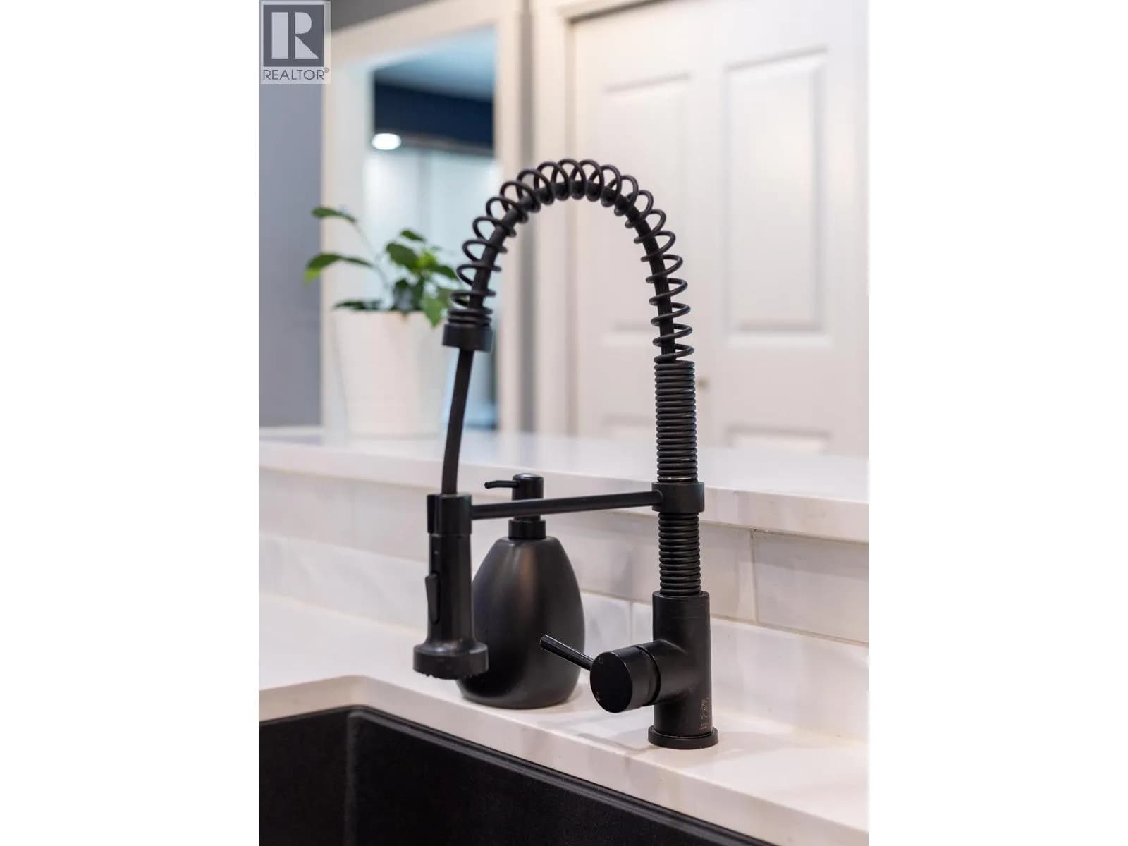 #404 225 NEWPORT DRIVE, Port Moody, BC photo 5