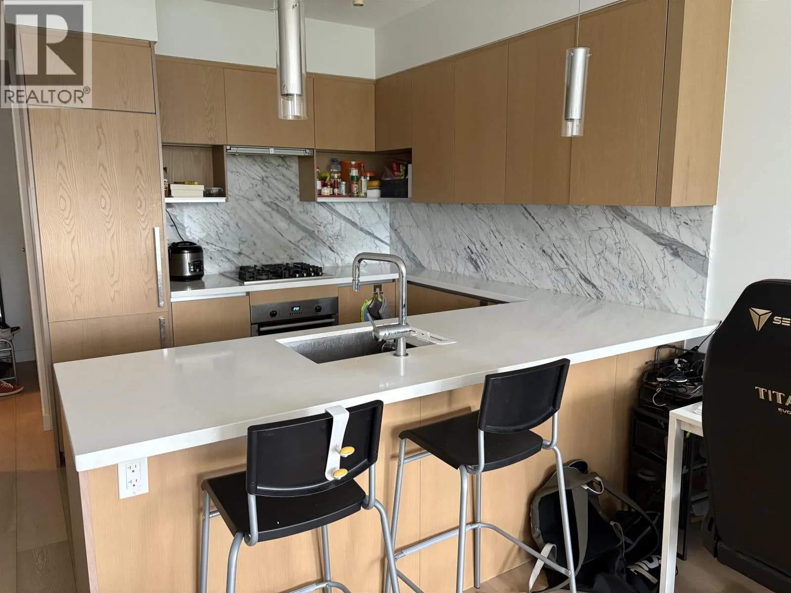 #807 6588 NELSON AVENUE, Burnaby, BC photo 3