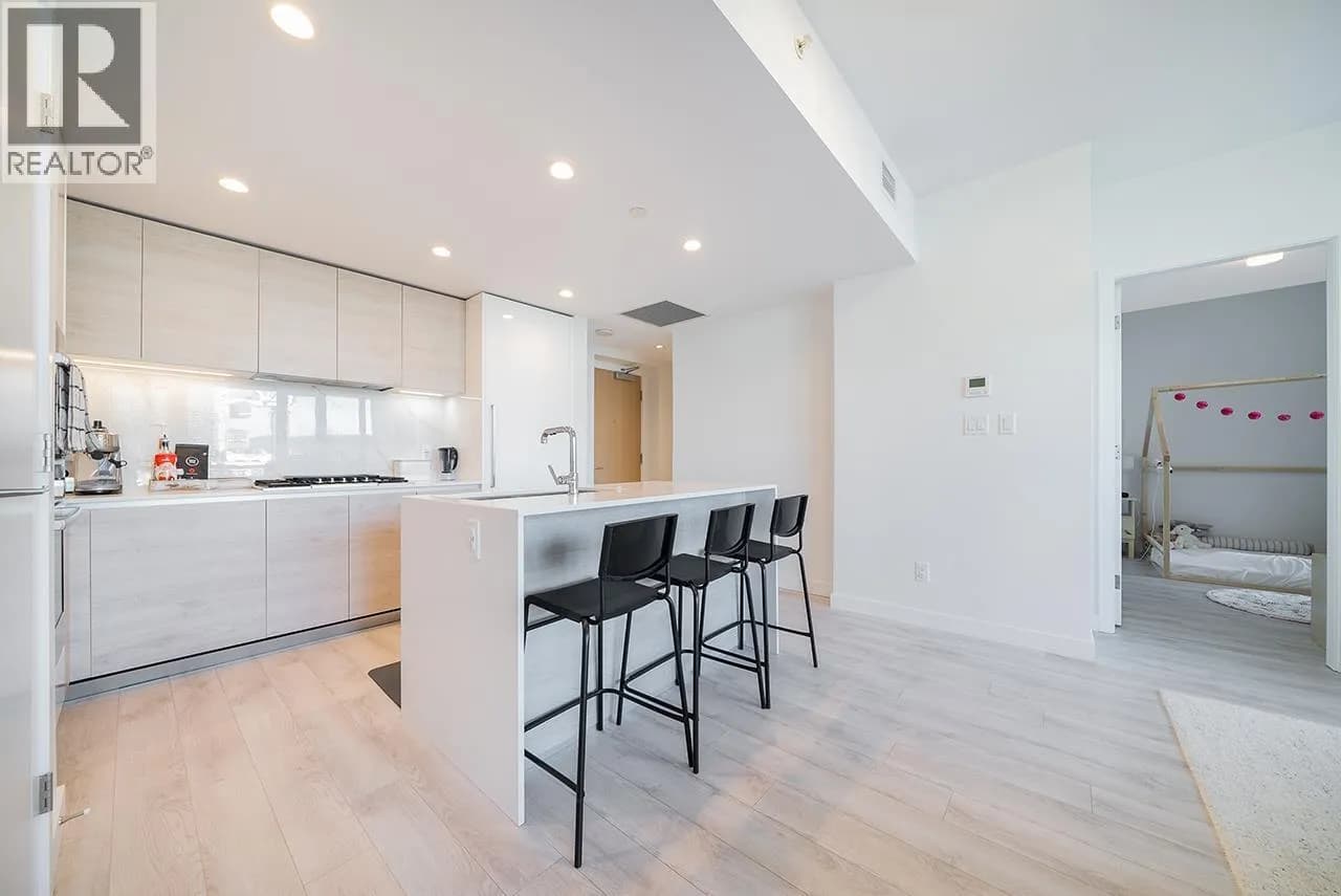 #305 2085 SKYLINE COURT, Burnaby, BC photo 4