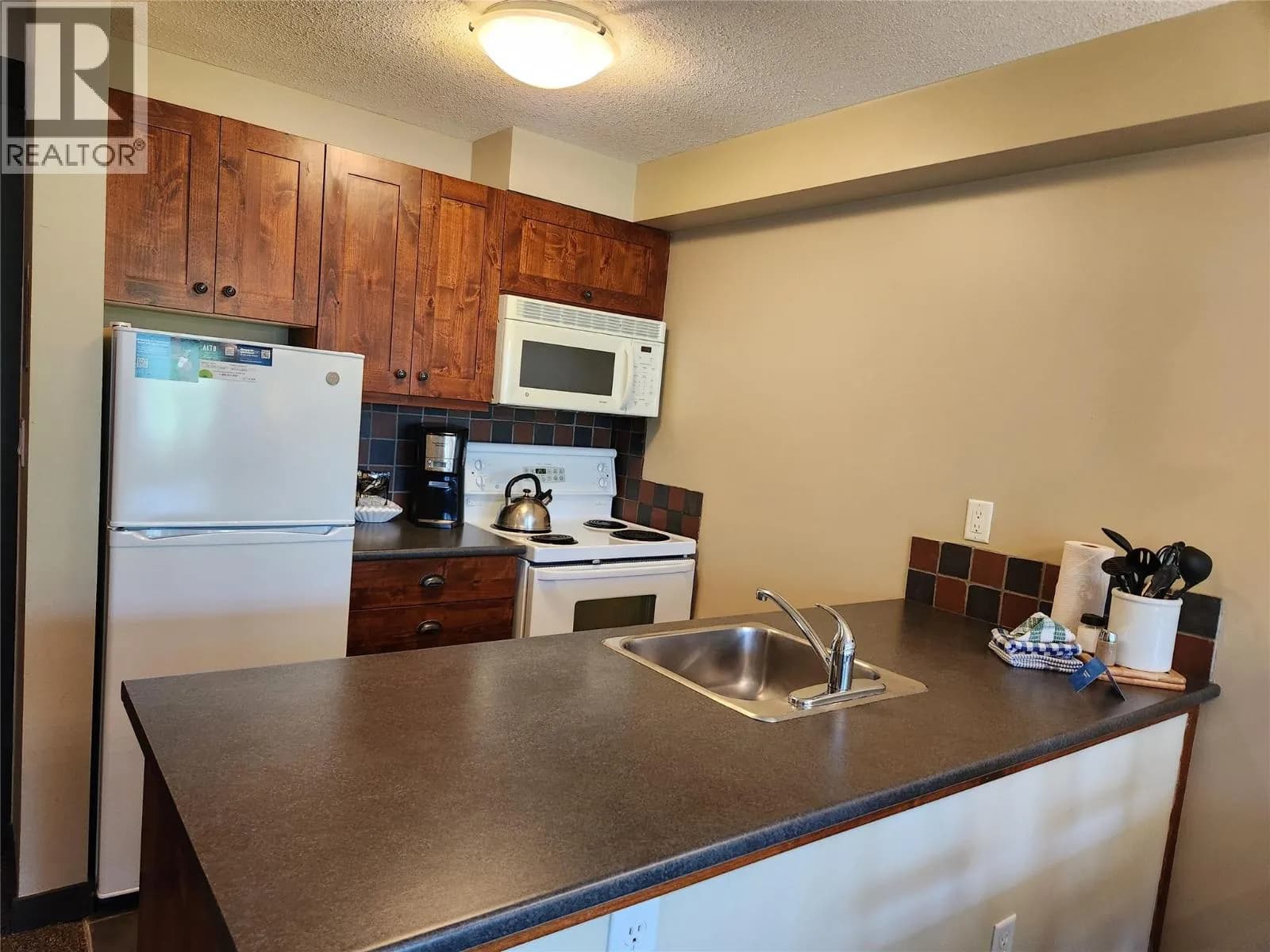 2070 Summit Drive, Panorama