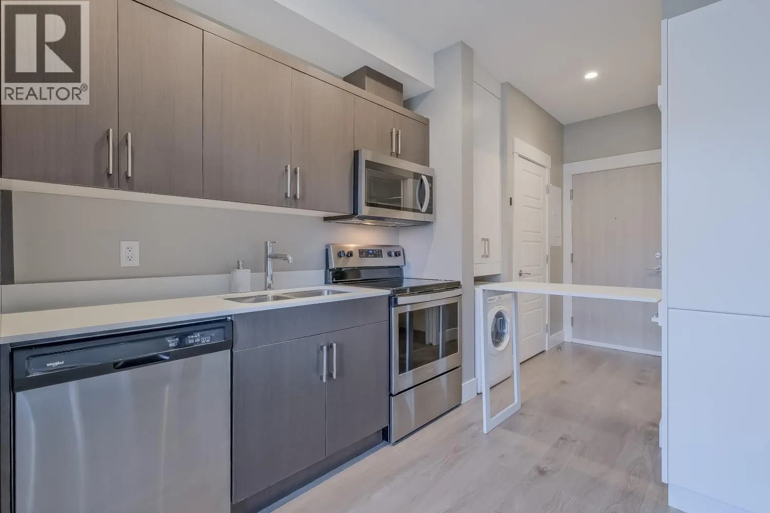 #614 925 Leon Avenue, Kelowna, BC photo 5