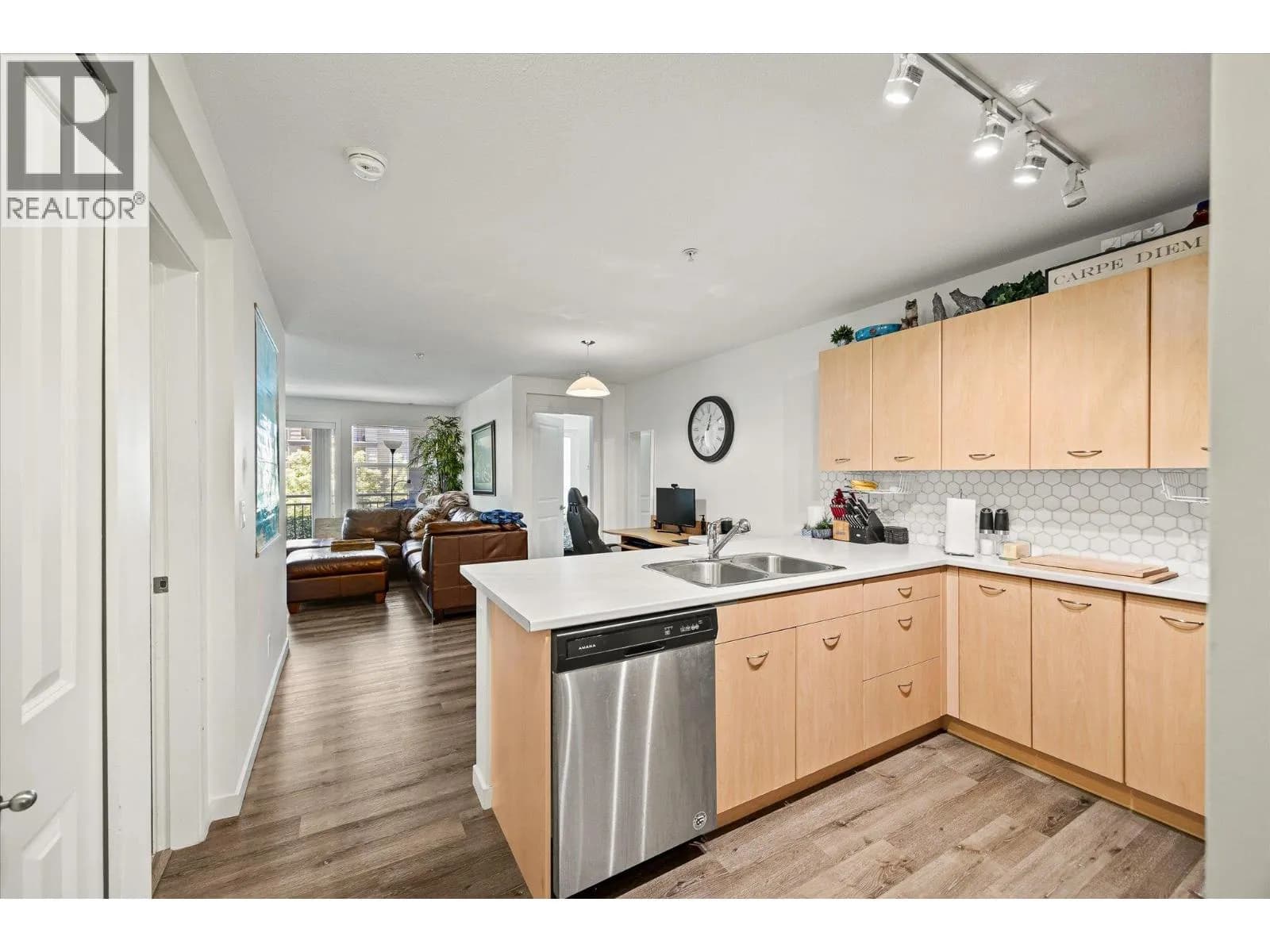 #215 539 Yates Road, Kelowna, BC photo 3