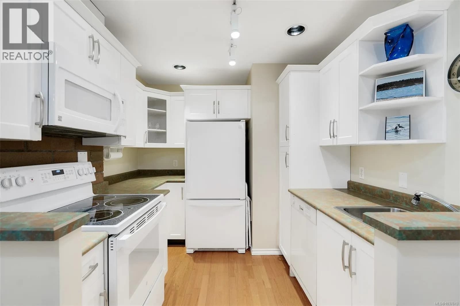 #103 4030 Quadra St, Saanich, BC photo 5
