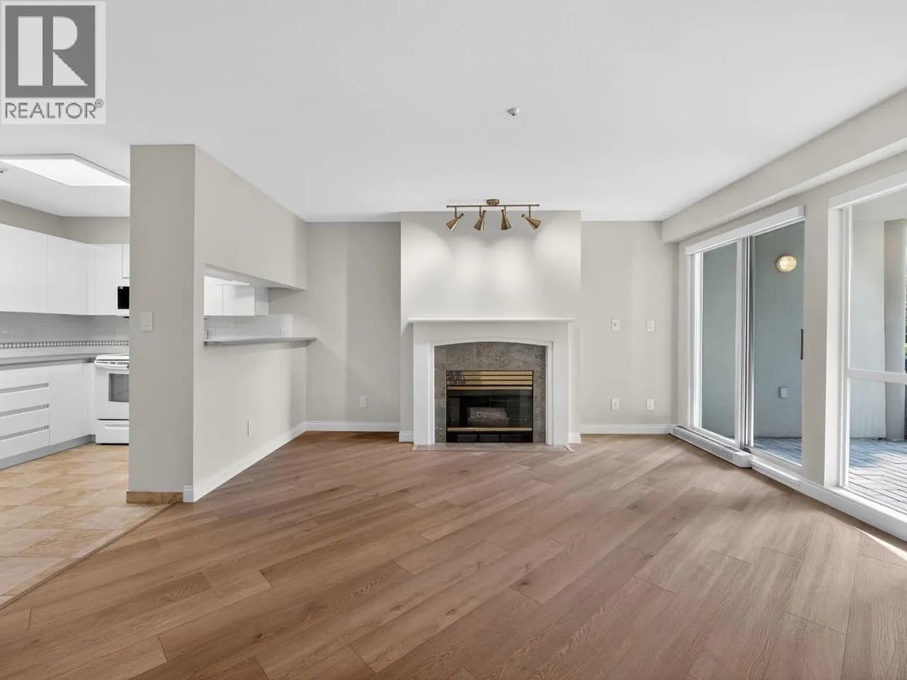 #109 8460 JELLICOE STREET, Vancouver, BC photo 5