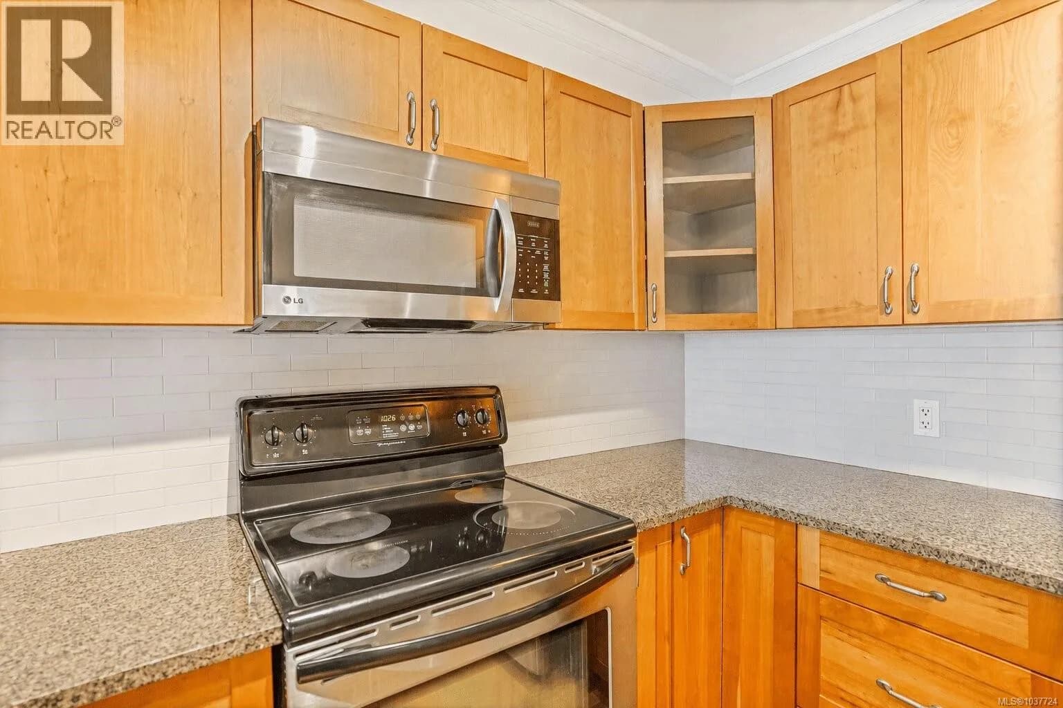 #204 1514 Church Ave, Saanich, BC photo 5