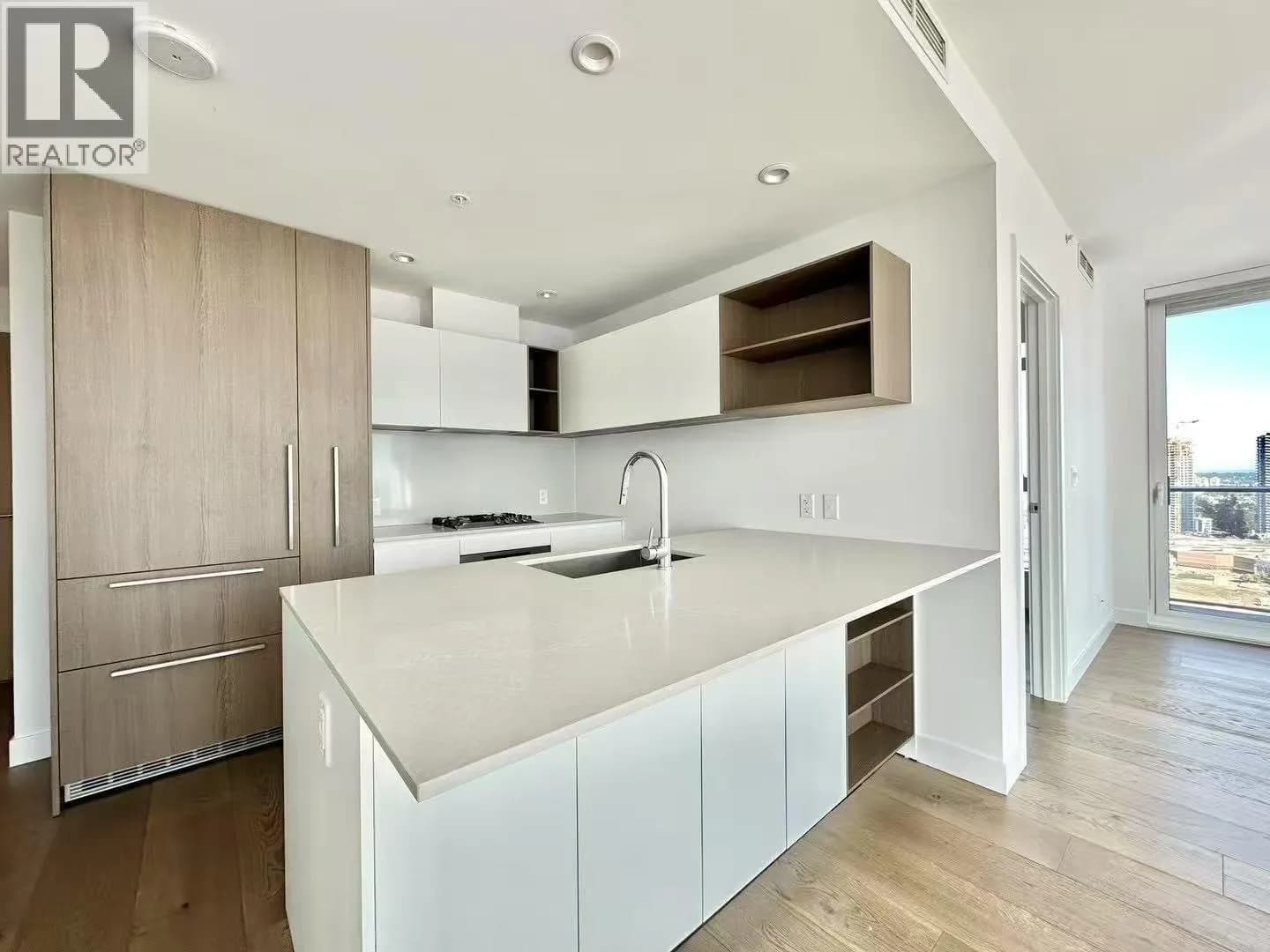 #2602 6000 MCKAY AVENUE, Burnaby, BC photo 2