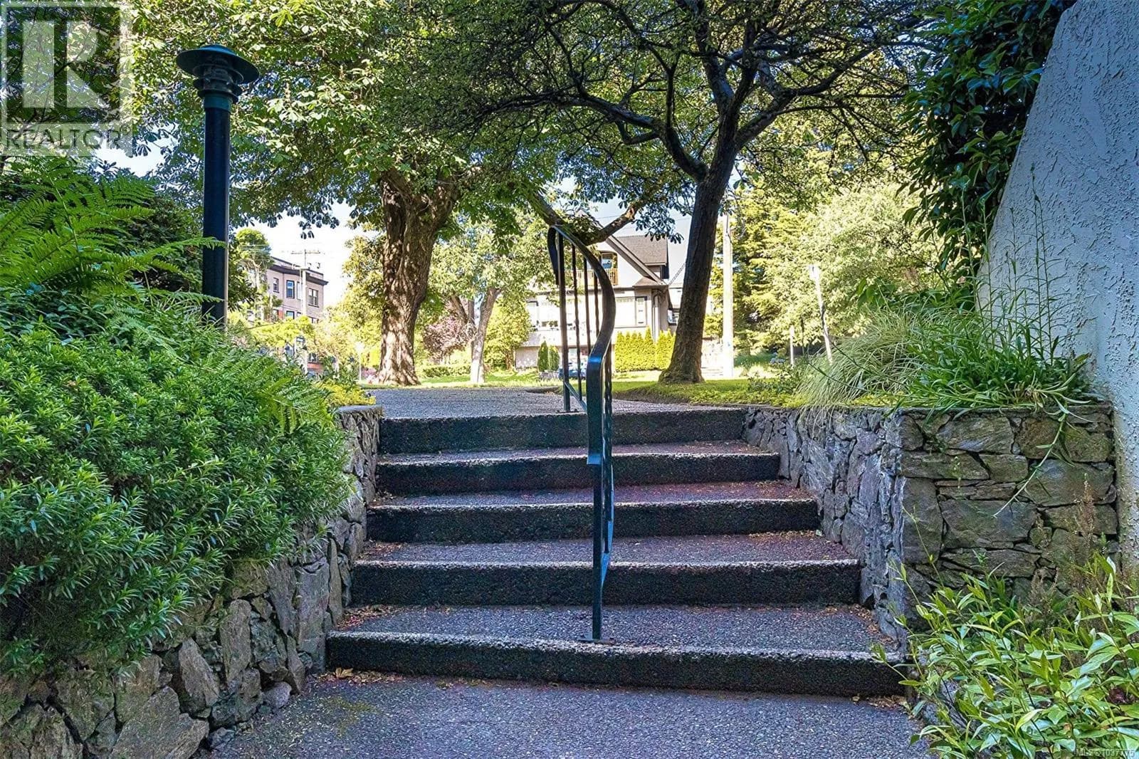 #204 605 Cook St, Victoria, BC photo 3