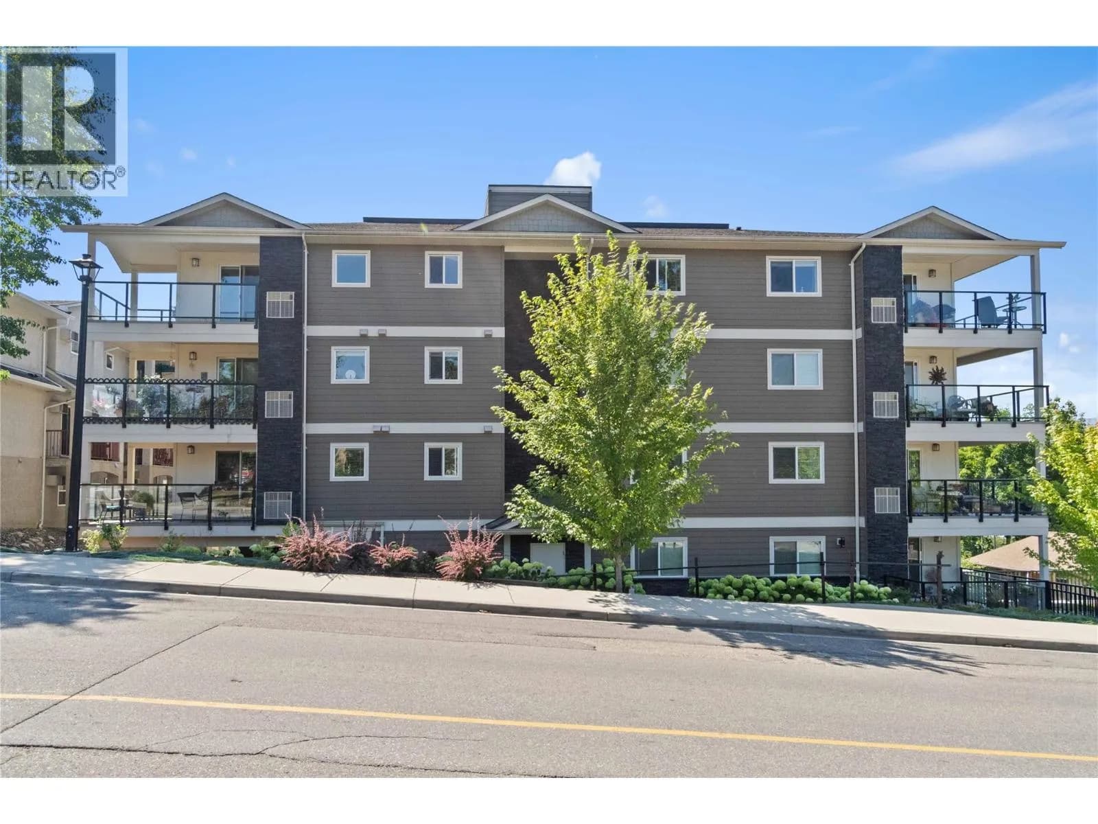#202 330 4 Avenue SE, Salmon Arm, BC photo 3