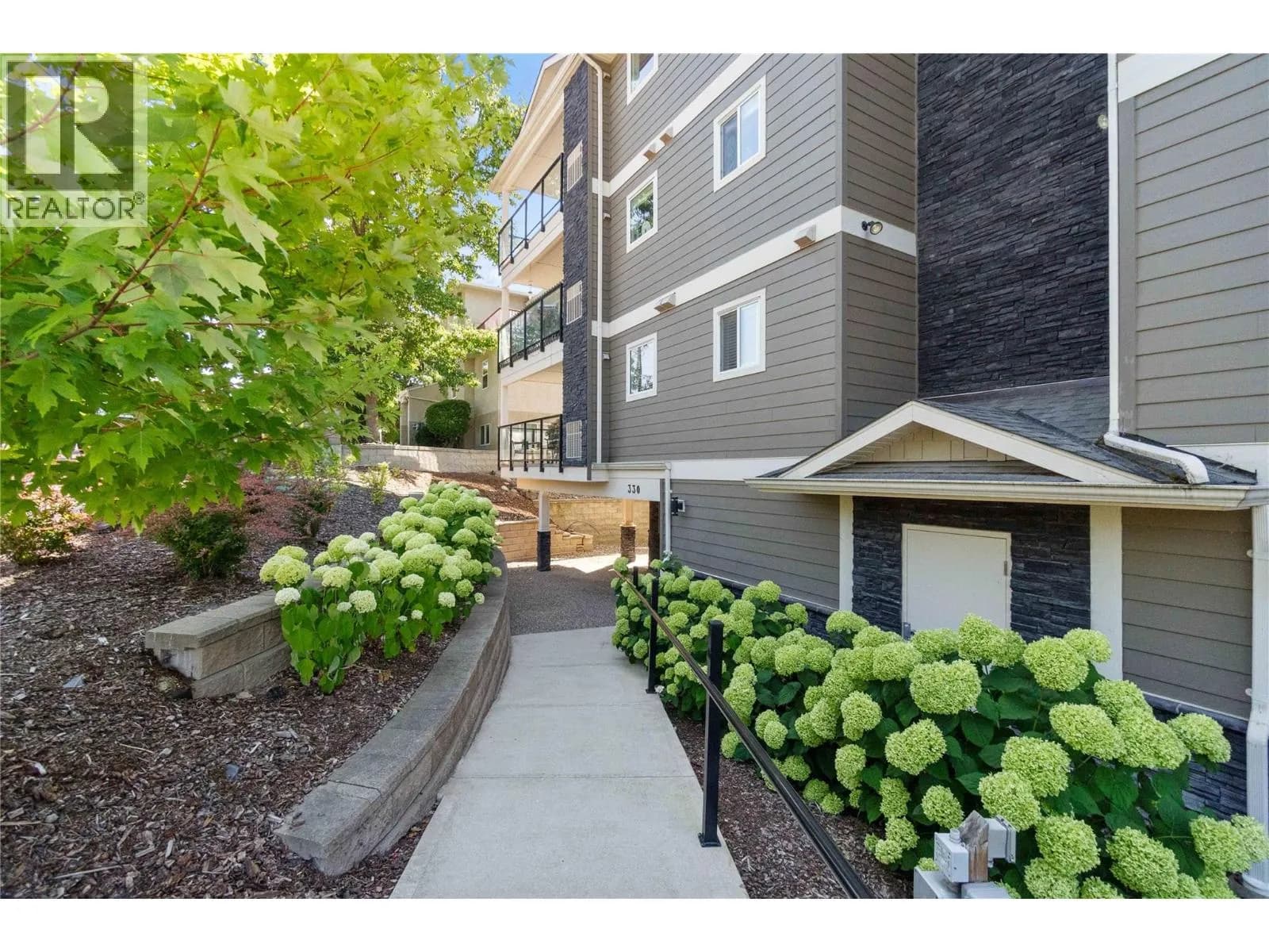 #202 330 4 Avenue SE, Salmon Arm, BC photo 5