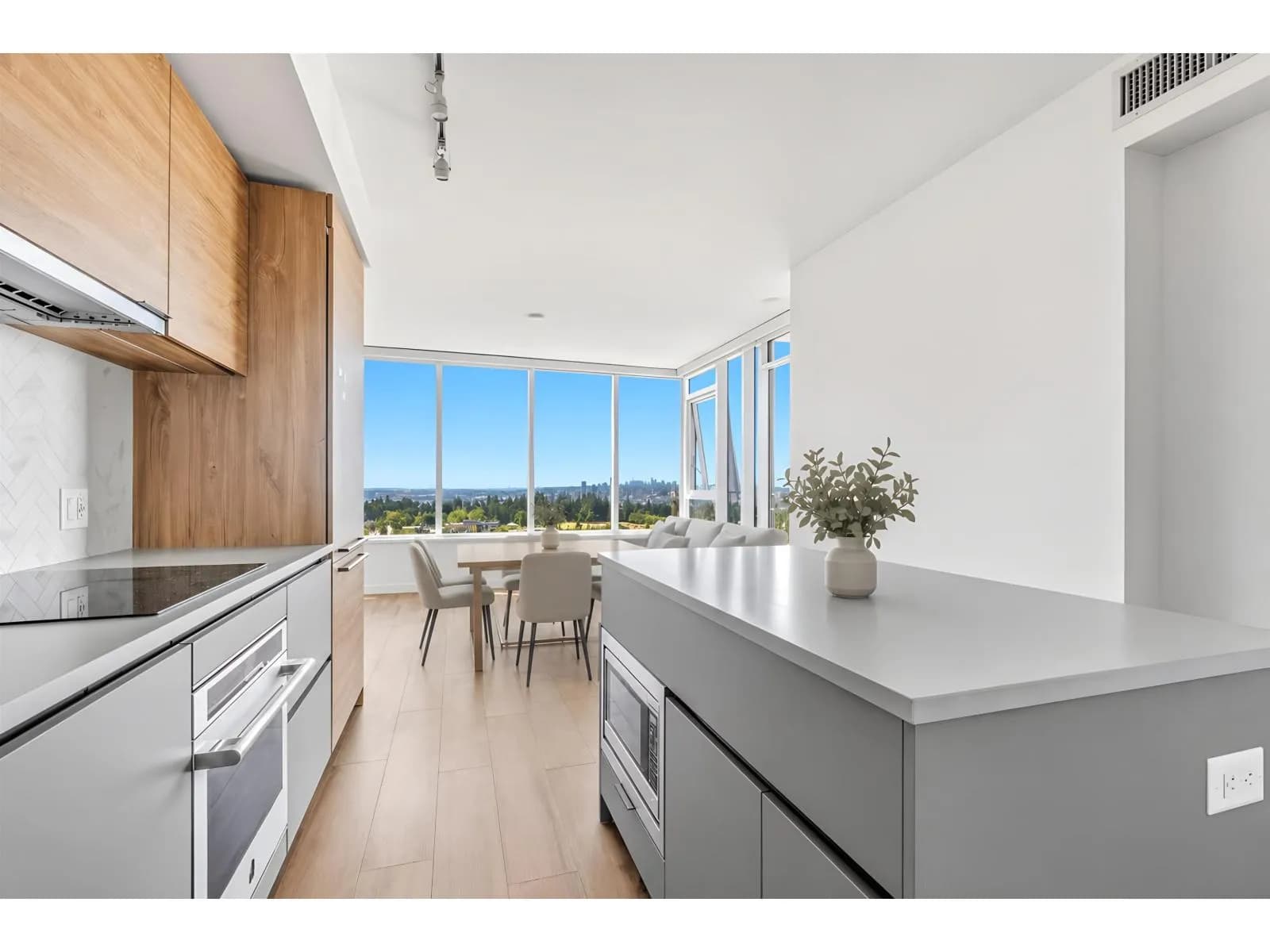 #2501 10448 UNIVERSITY DRIVE, Surrey, BC photo 5