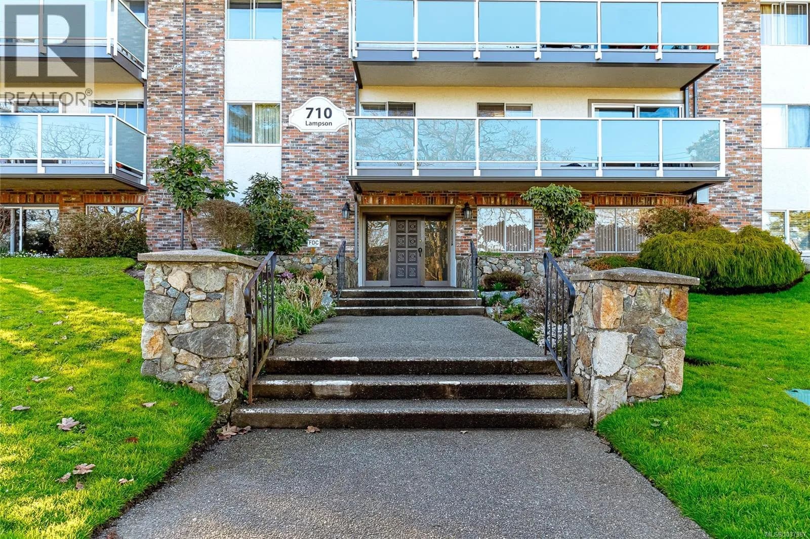 710 Lampson St, Esquimalt