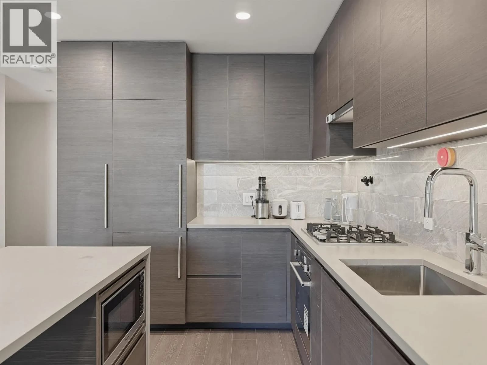 #2707 2108 GILMORE AVENUE, Burnaby, BC photo 4