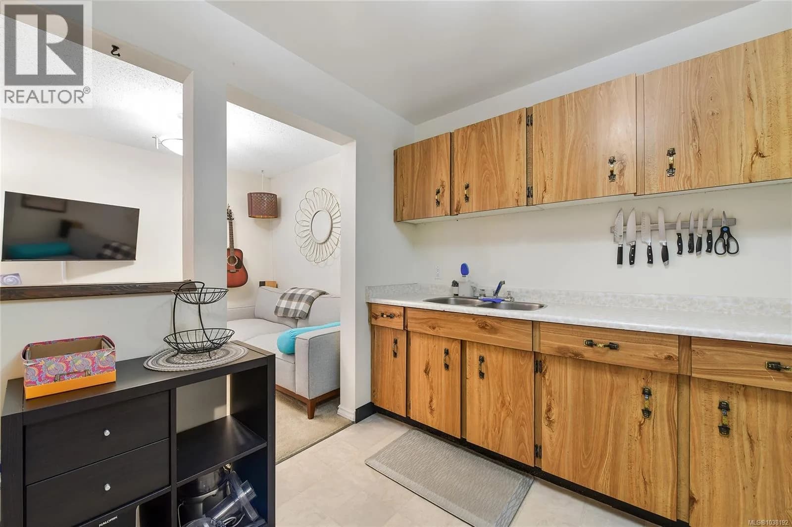 #105 81 Gorge Rd W, Saanich, BC photo 5