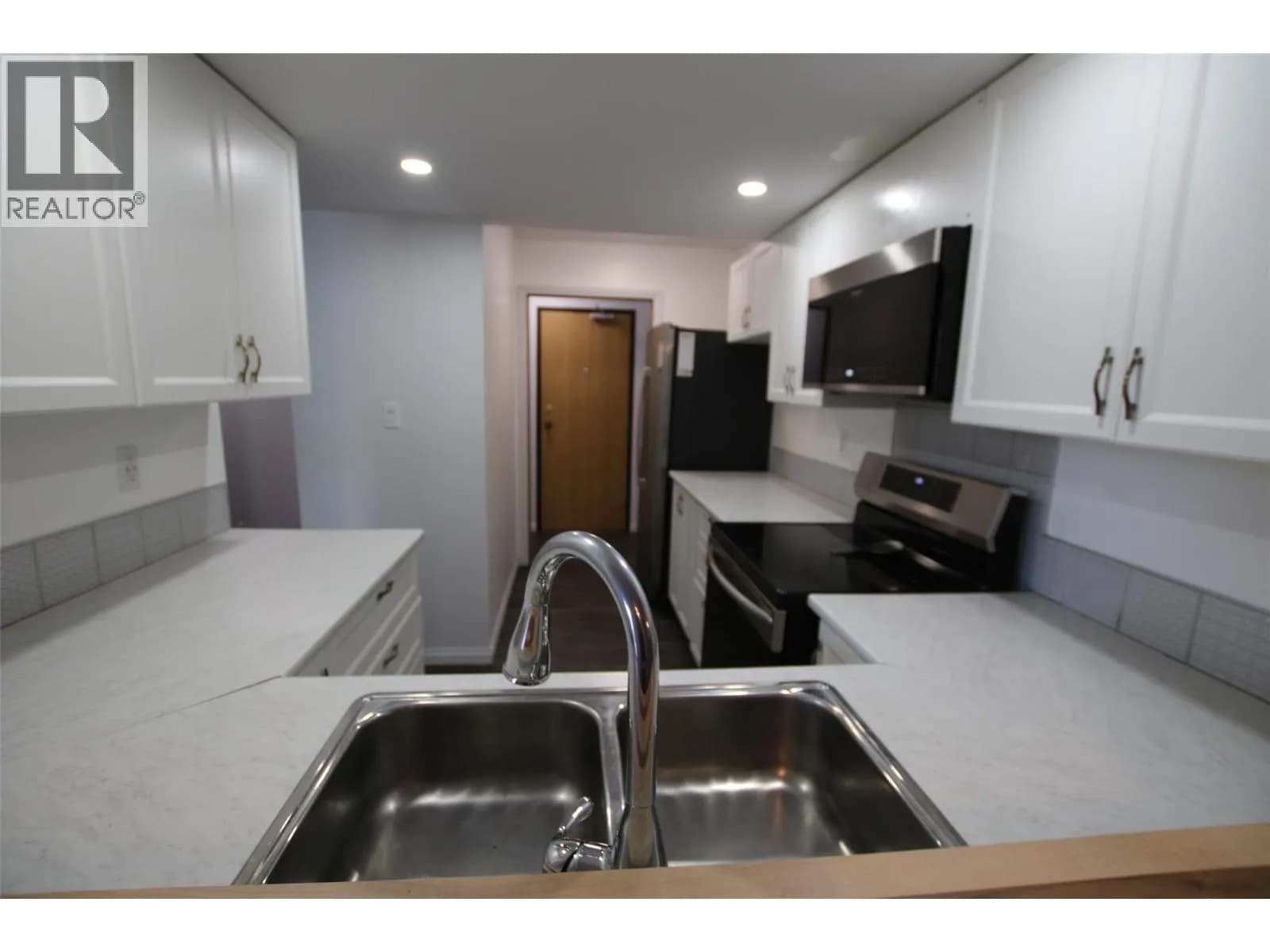 #113 185 Chamberlain Crescent, Tumbler Ridge, BC photo 3