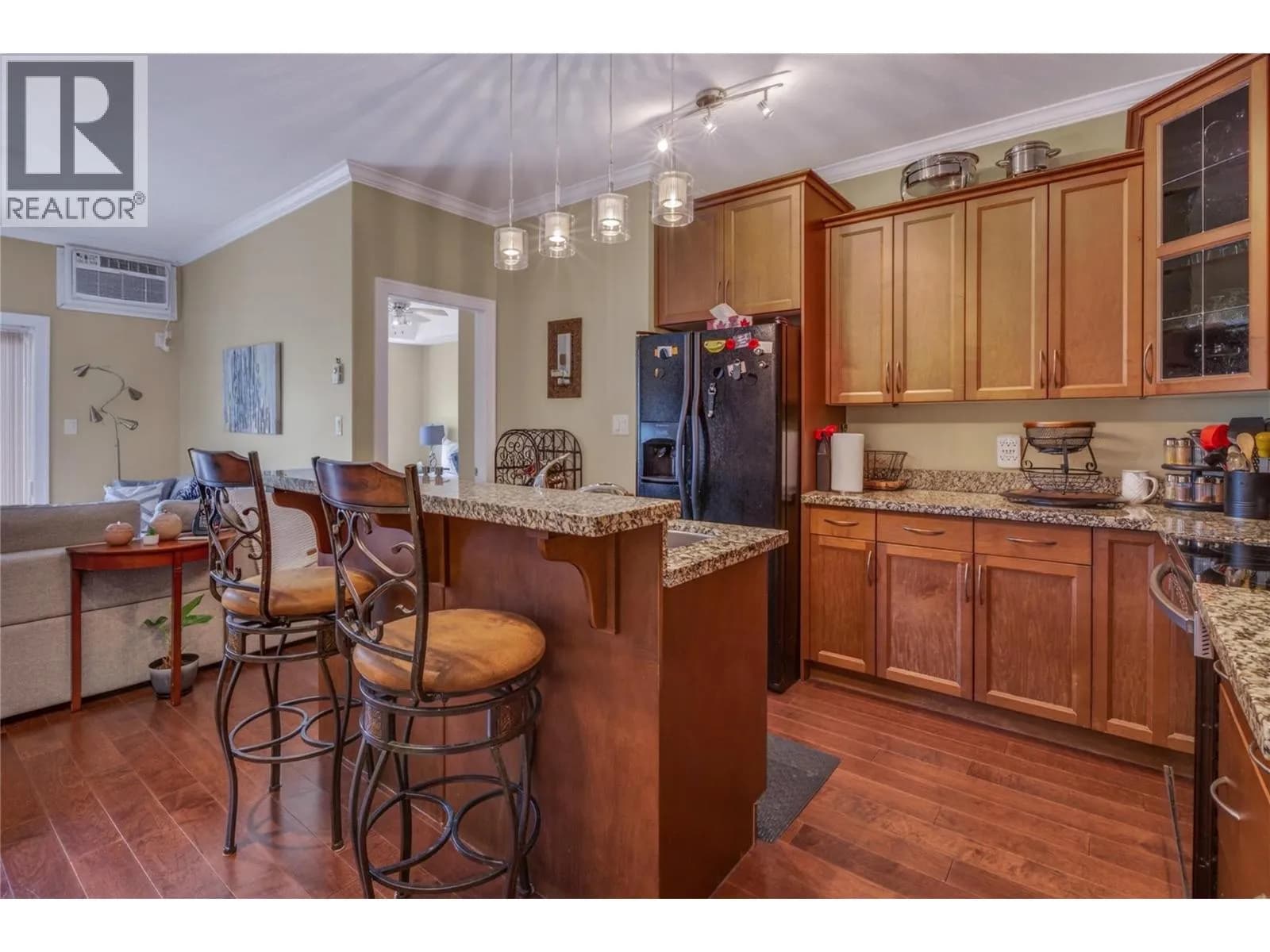 #305 240 Wade Avenue W Avenue, Penticton, BC photo 3