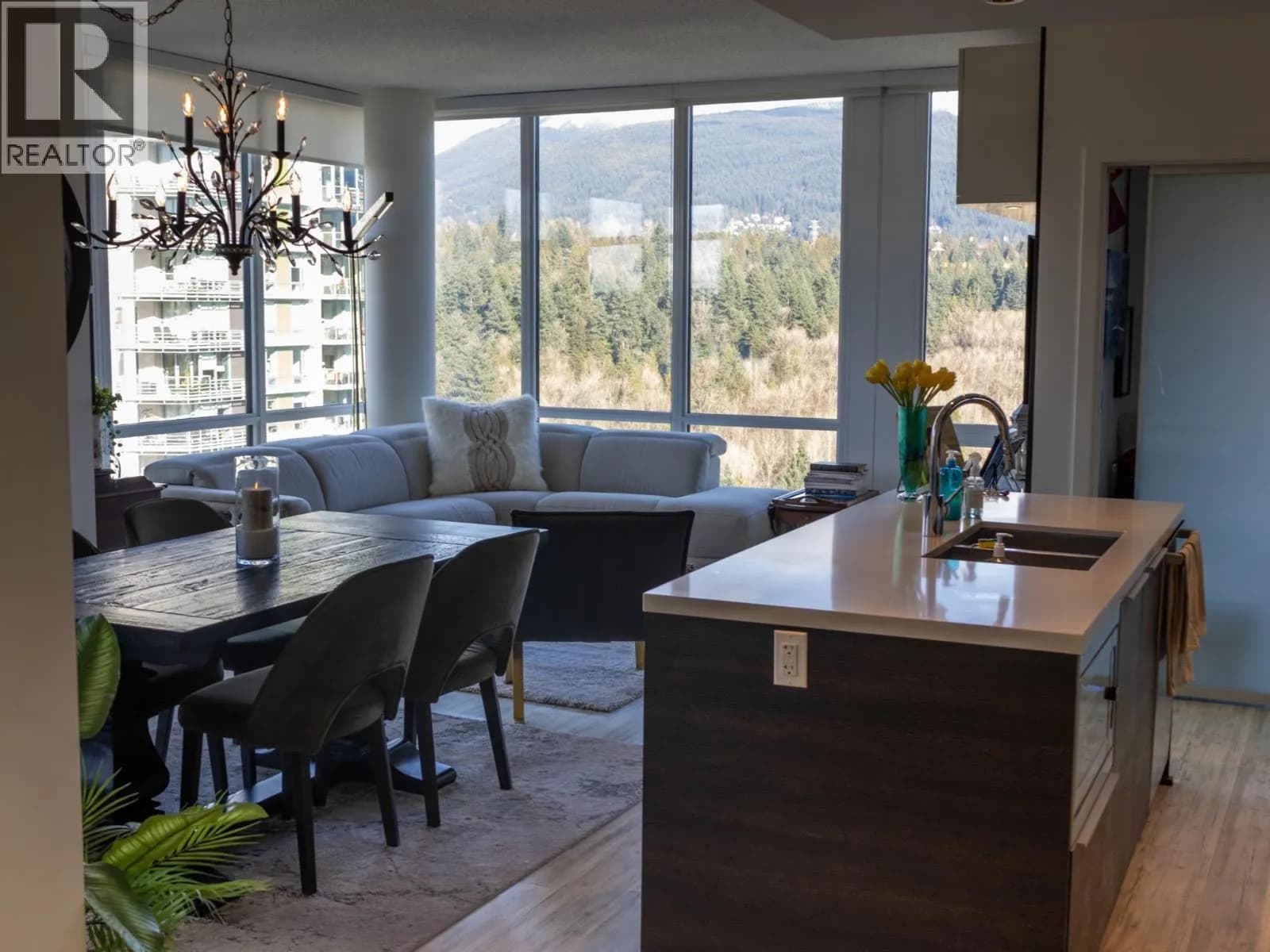 #2405 1550 FERN STREET, North Vancouver, BC photo 4