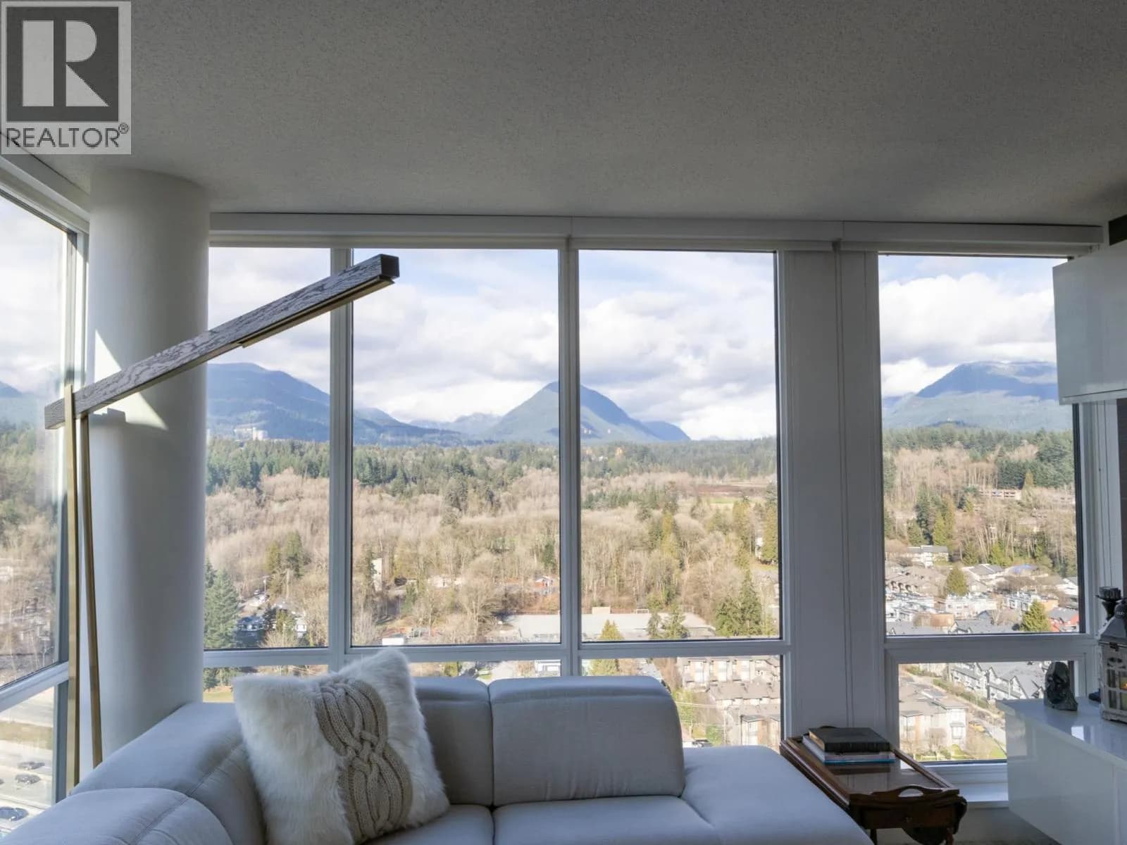 #2405 1550 FERN STREET, North Vancouver, BC photo 5