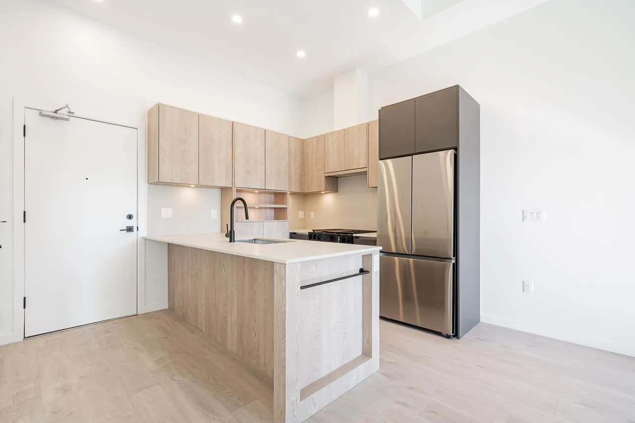 19577 65B AVENUE, Surrey