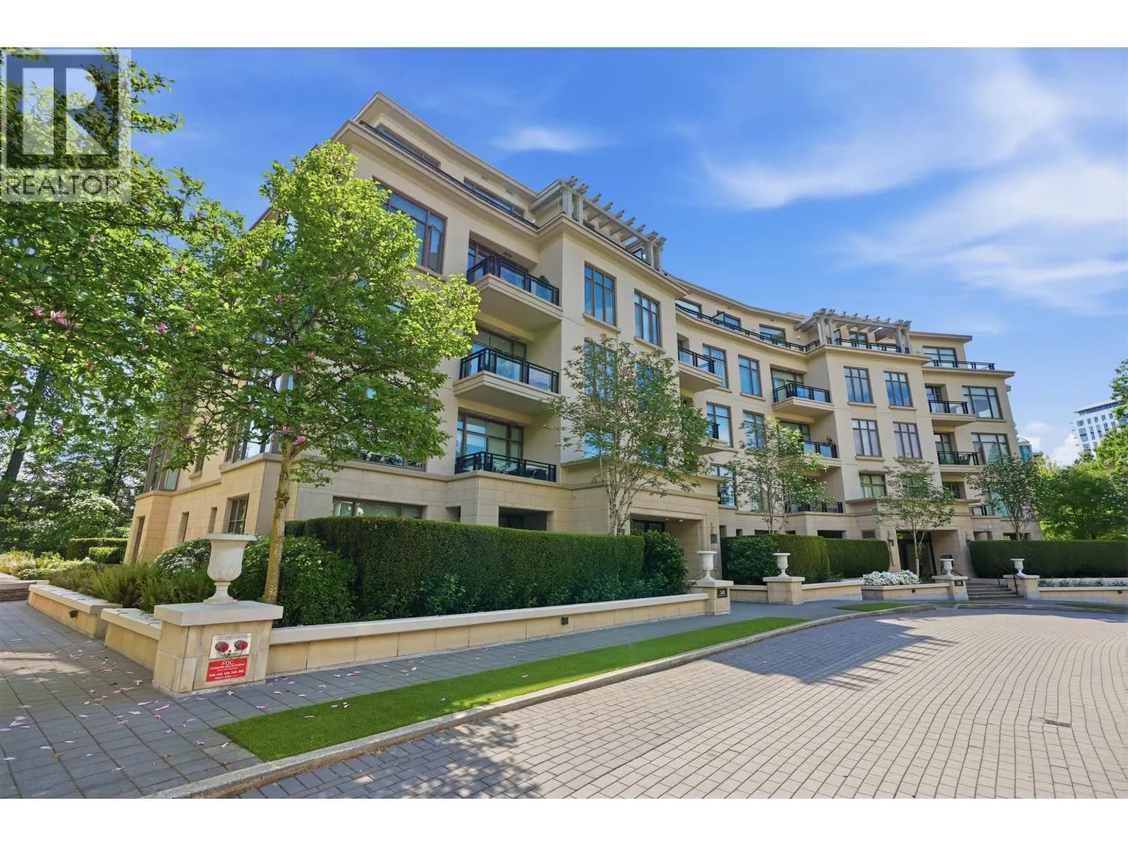 #203 540 WATERS EDGE CRESCENT, West Vancouver, BC photo 4