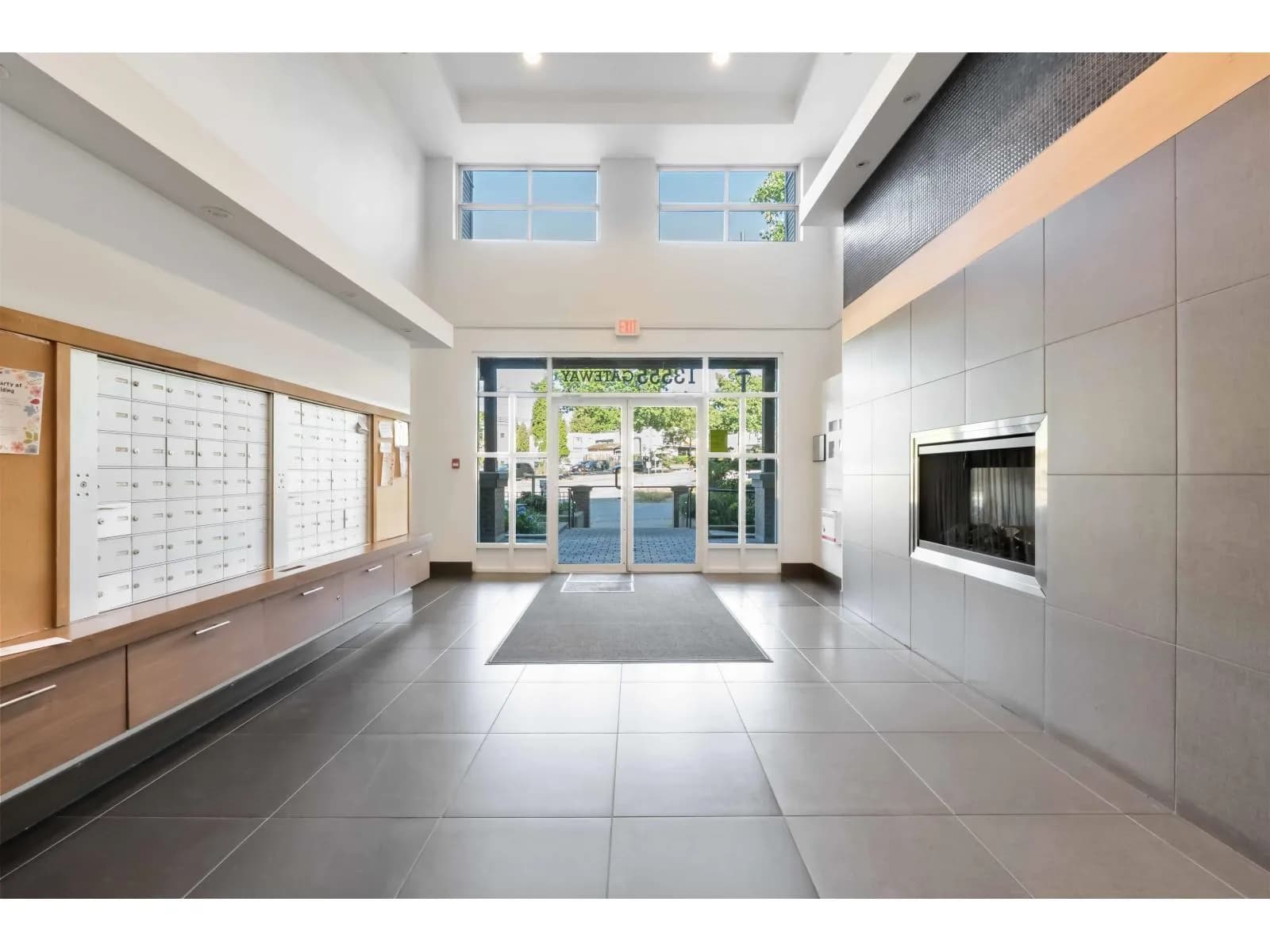#215 13555 GATEWAY DRIVE, Surrey, BC photo 2