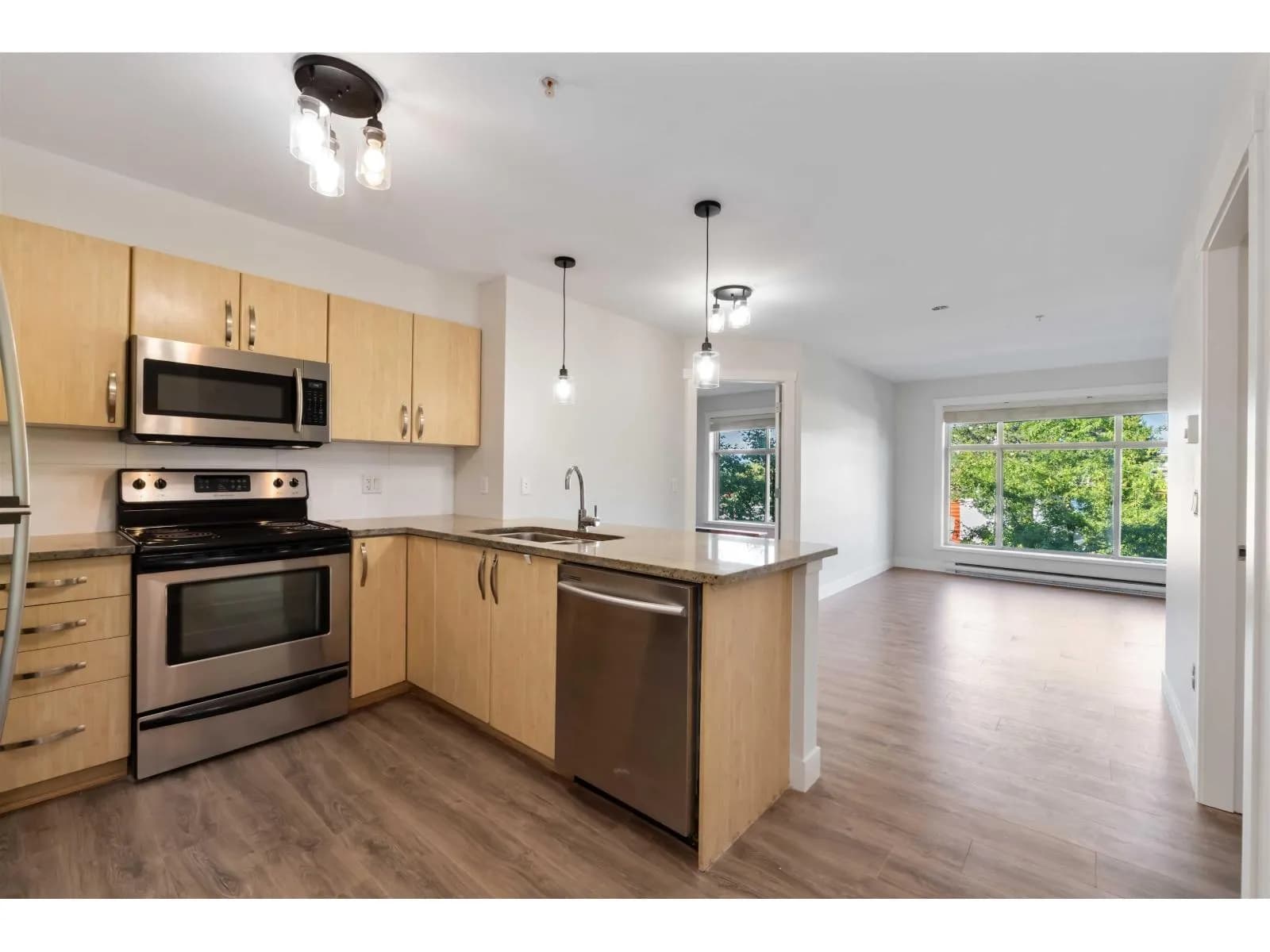 #215 13555 GATEWAY DRIVE, Surrey, BC photo 5