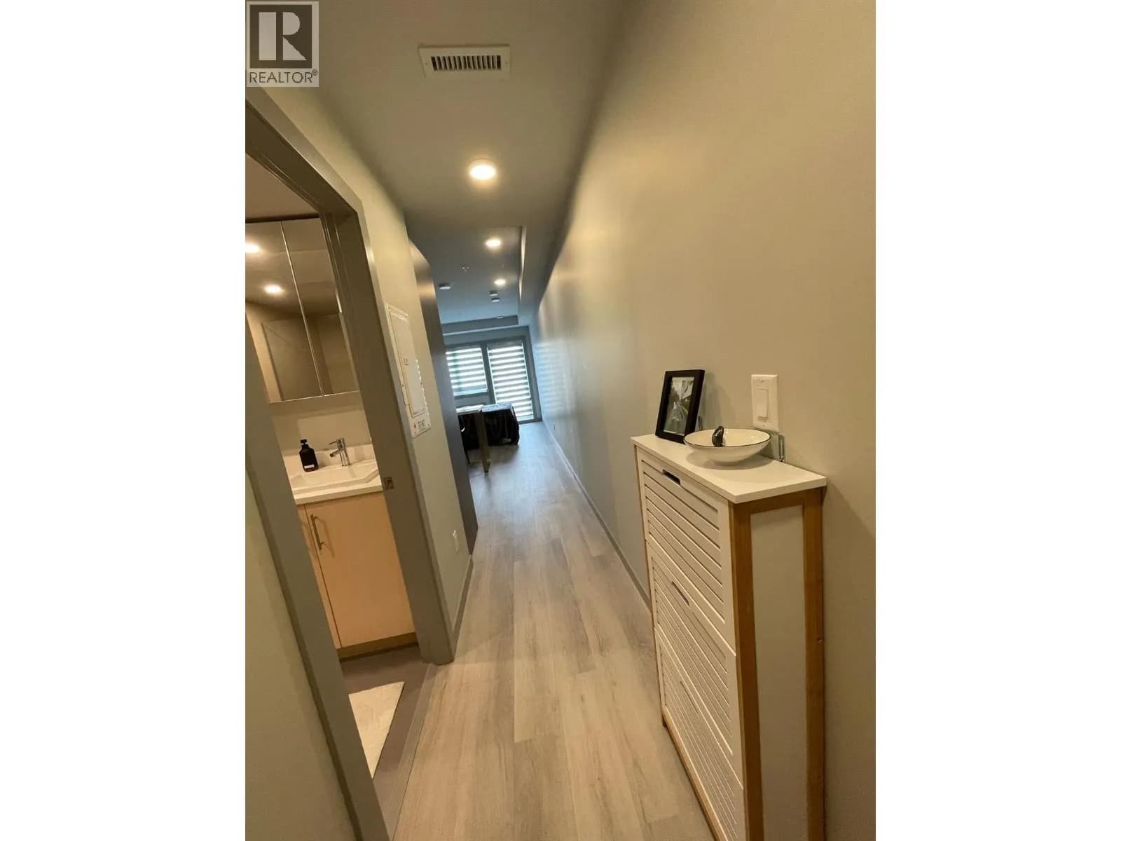 #215 345 DOUGALL Road N, Kelowna, BC photo 3