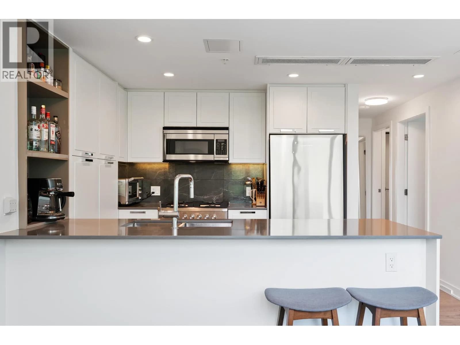 1401 HUNTER STREET, North Vancouver