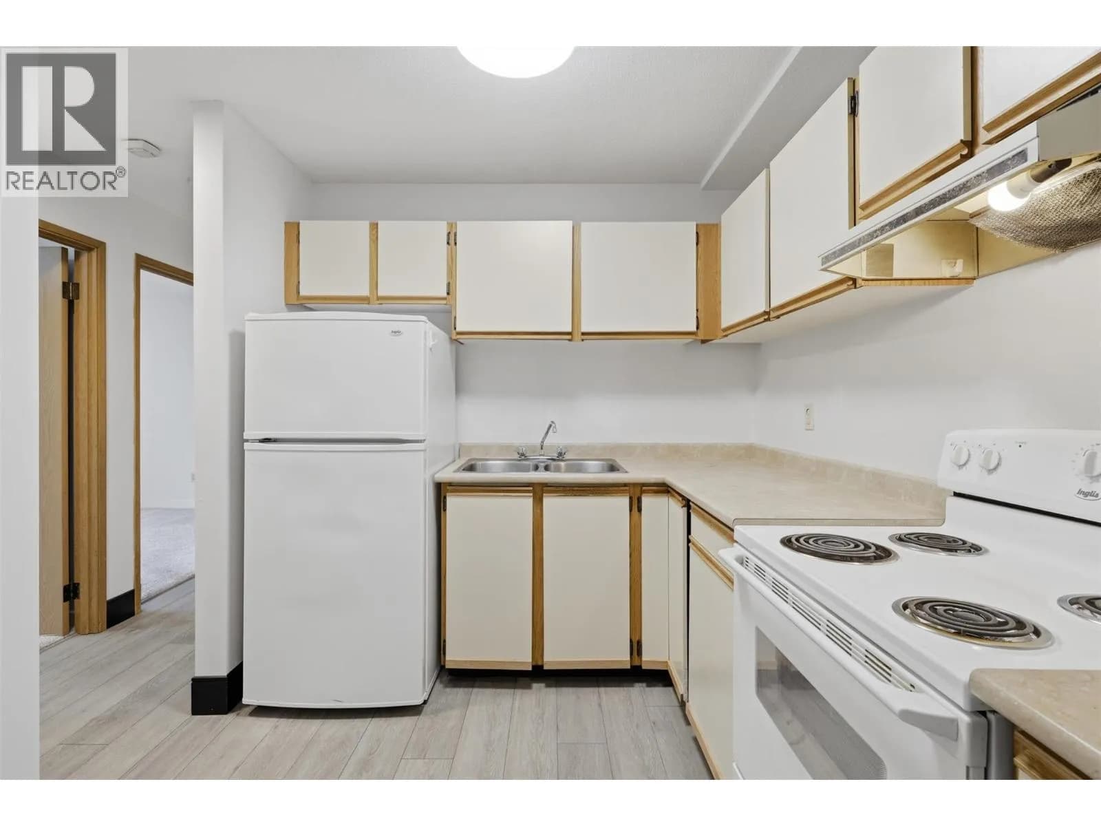 #102 44 WHITESHIELD Crescent S, Kamloops, BC photo 5