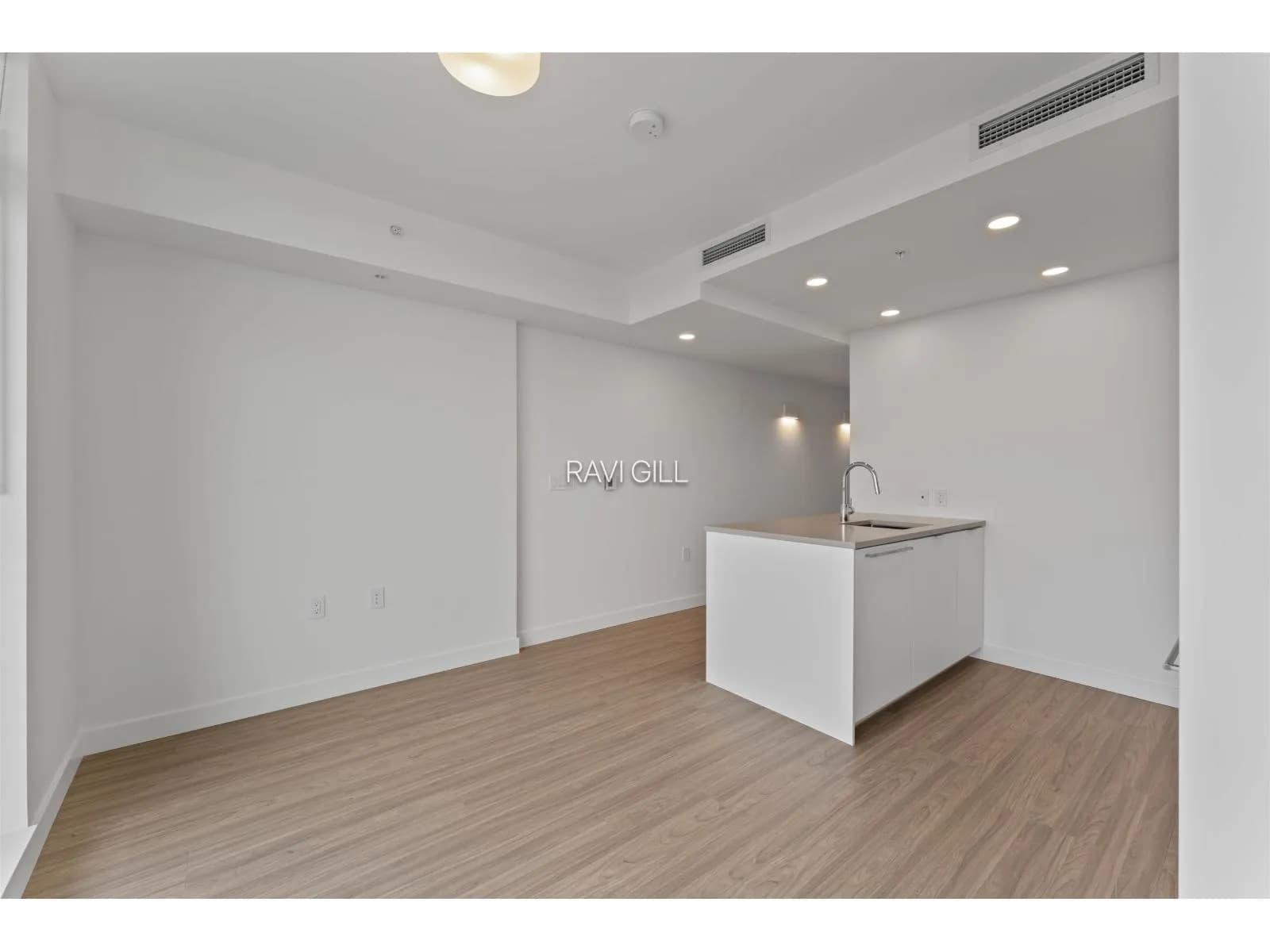 #3003 13675 107A AVENUE, Surrey, BC photo 3