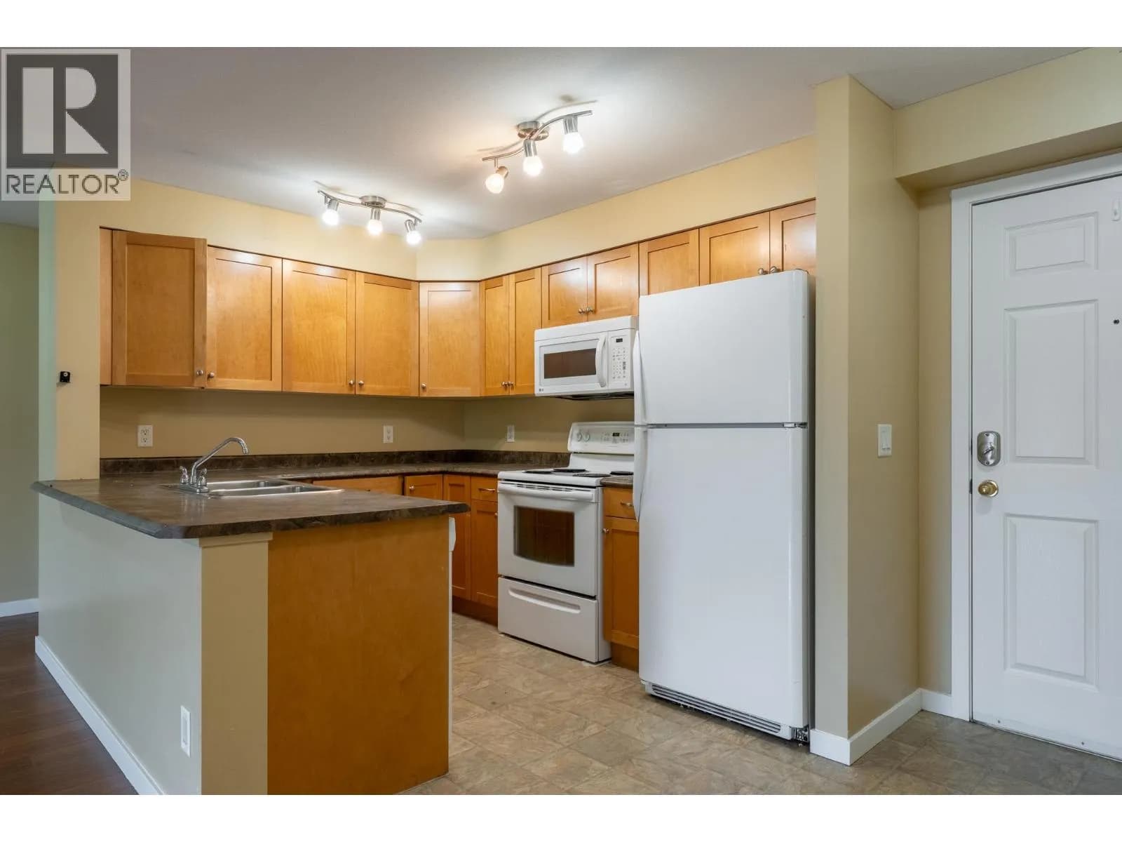 #306 135 Ziprick Road, Kelowna, BC photo 4