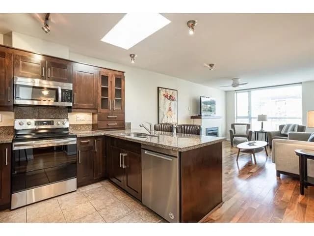 #303 15777 MARINE DRIVE, White Rock, BC photo 3