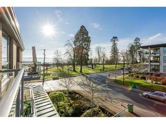 #303 15777 MARINE DRIVE, White Rock, BC photo 5