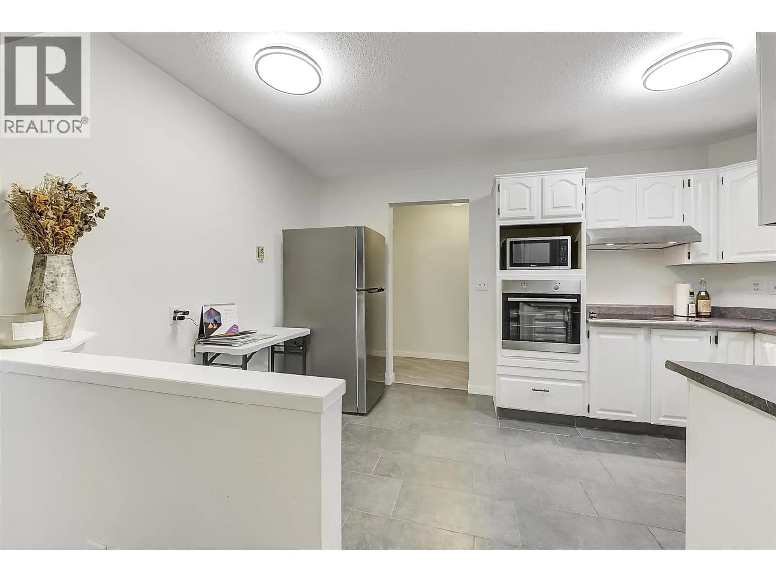 #203 1534 Lawrence Avenue, Kelowna, BC photo 4
