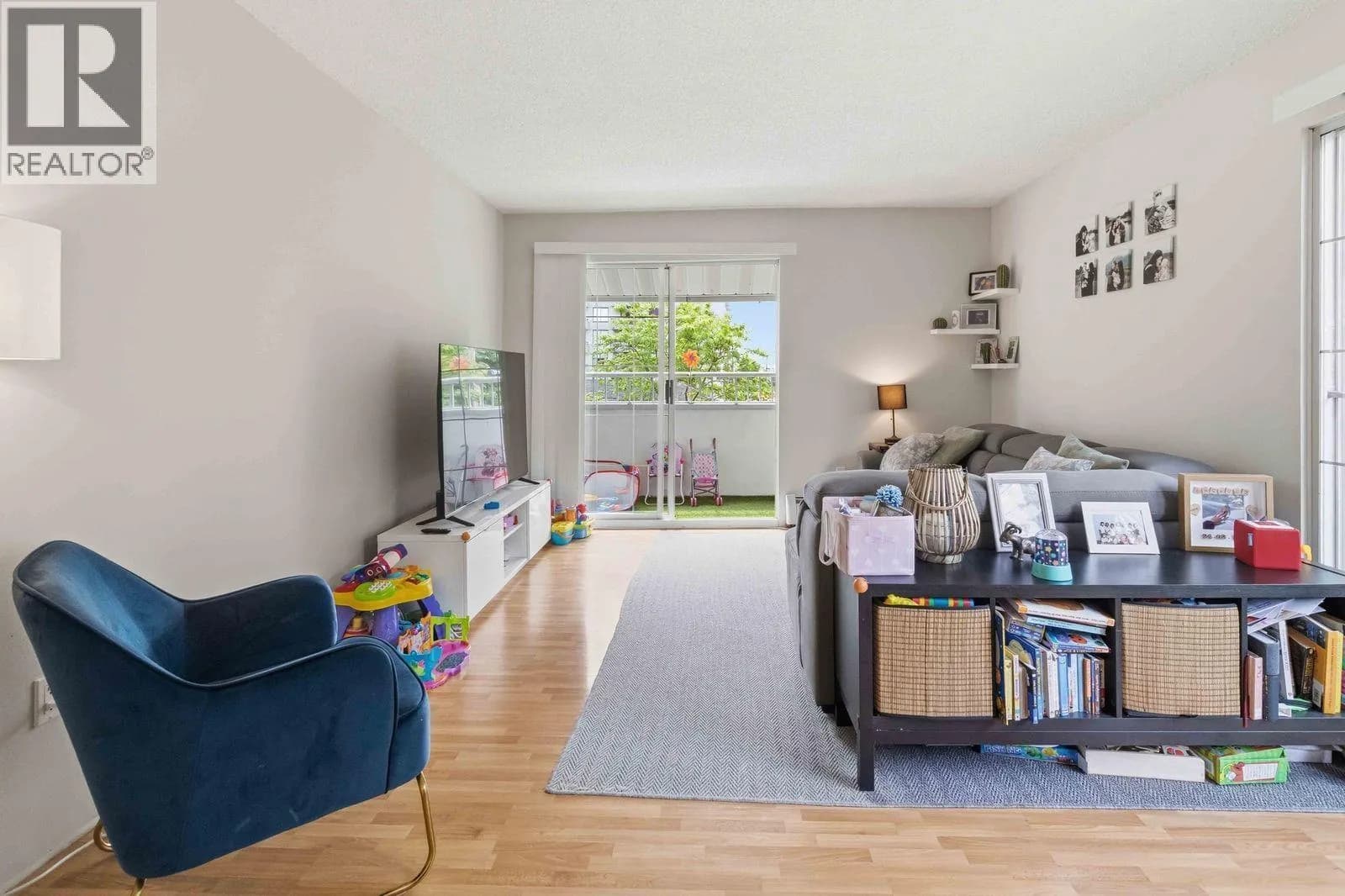 #301 707 8TH STREET, New Westminster, BC photo 5