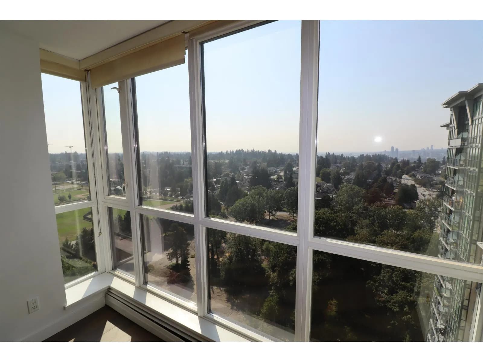 #1906 10777 UNIVERSITY DRIVE, Surrey, BC photo 5