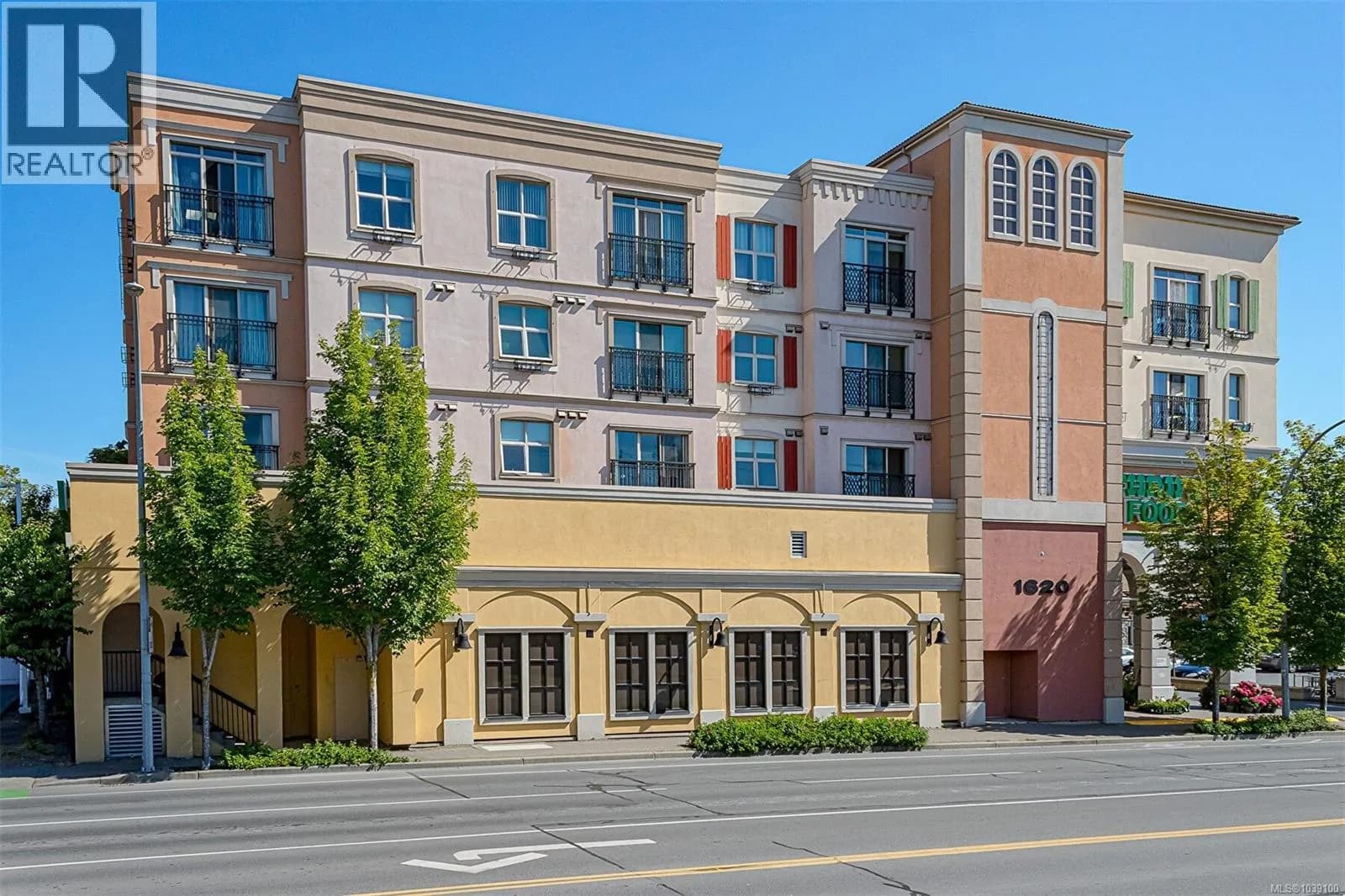 #202 1620 McKenzie Ave, Saanich, BC photo 2