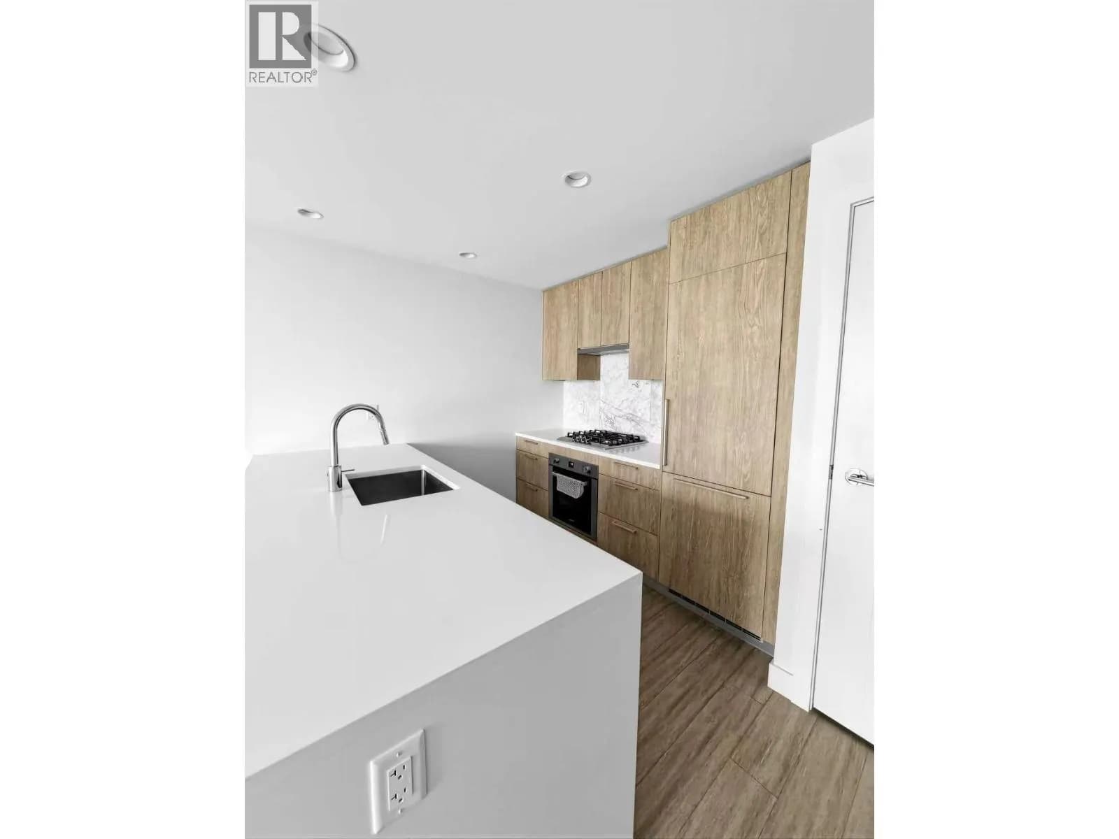#2404 6398 SILVER AVENUE, Burnaby, BC photo 3
