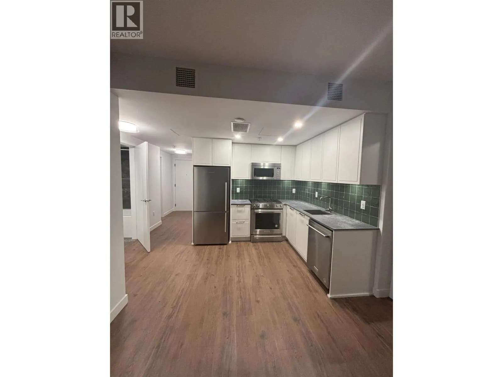 #414 645 COMO LAKE AVENUE, Coquitlam, BC photo 3