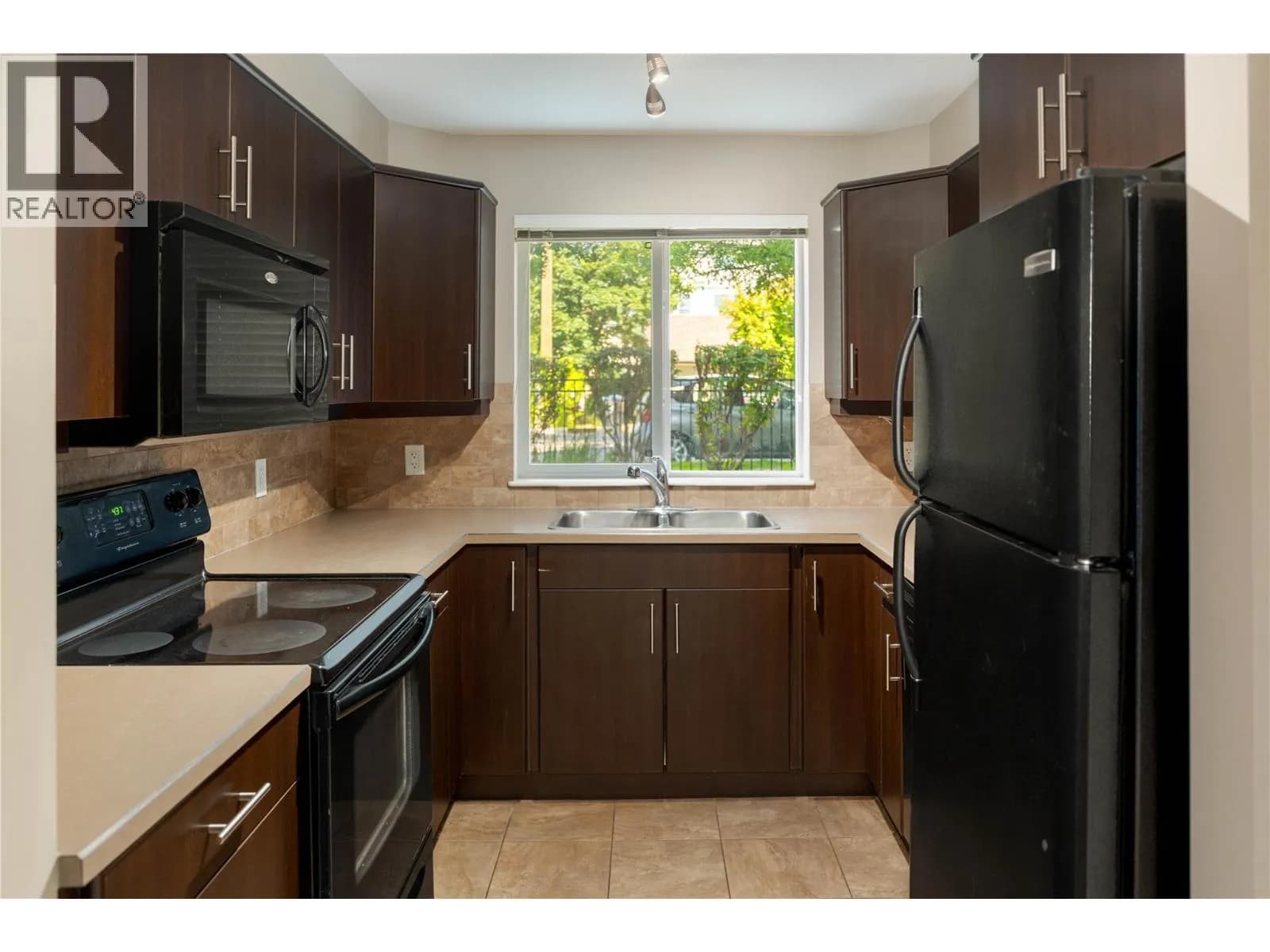 #1108 325 MCINTOSH Road, Kelowna, BC photo 2